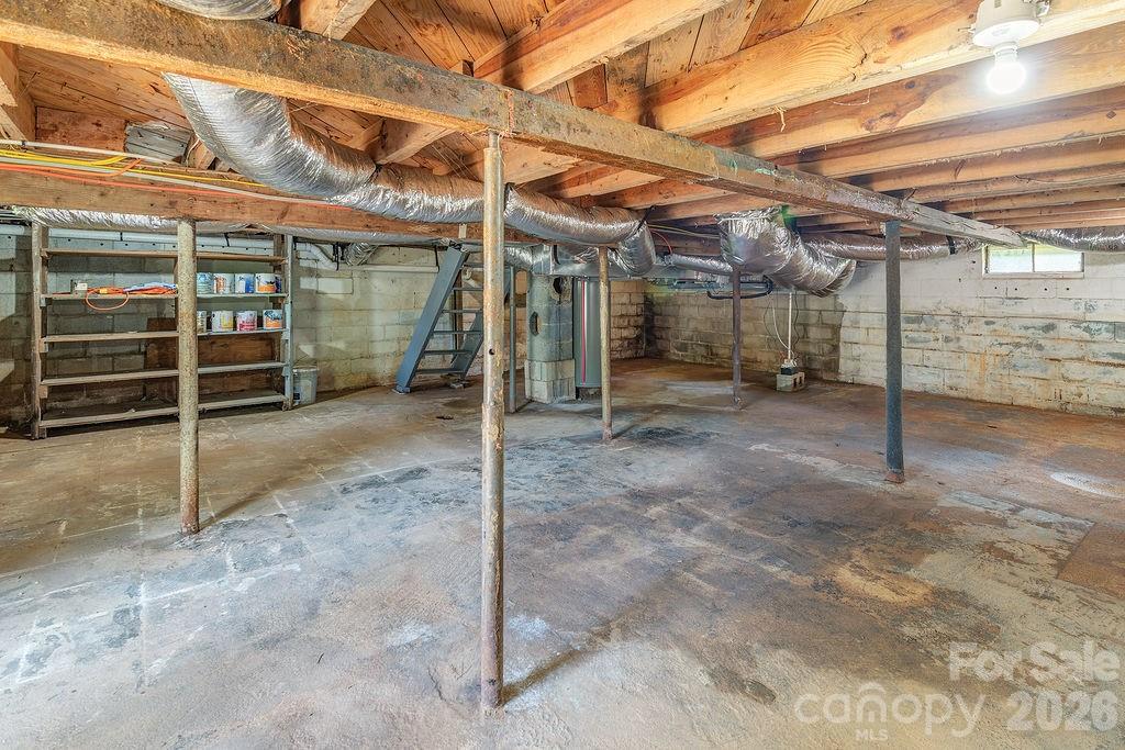 4 La Rue Street — Asheville