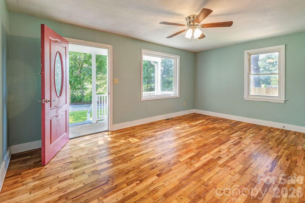 4 La Rue Street — Asheville