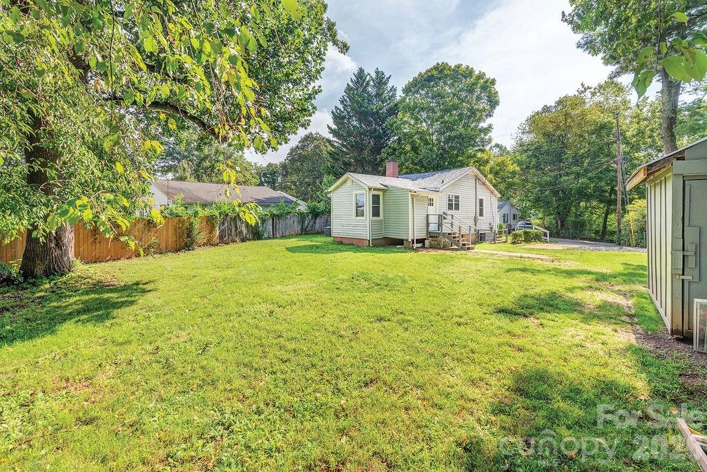 4 La Rue Street — Asheville