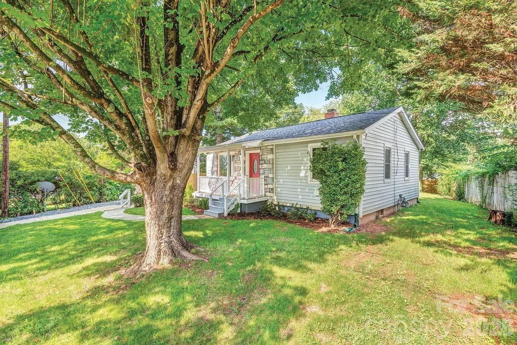 4 La Rue Street — Asheville
