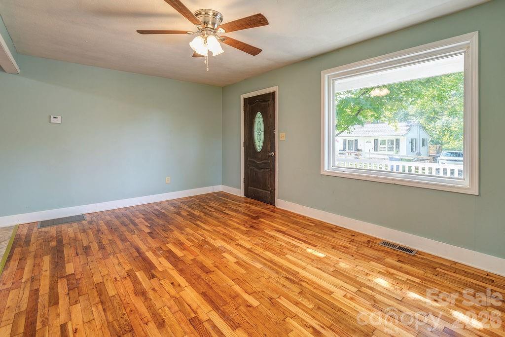 4 La Rue Street — Asheville