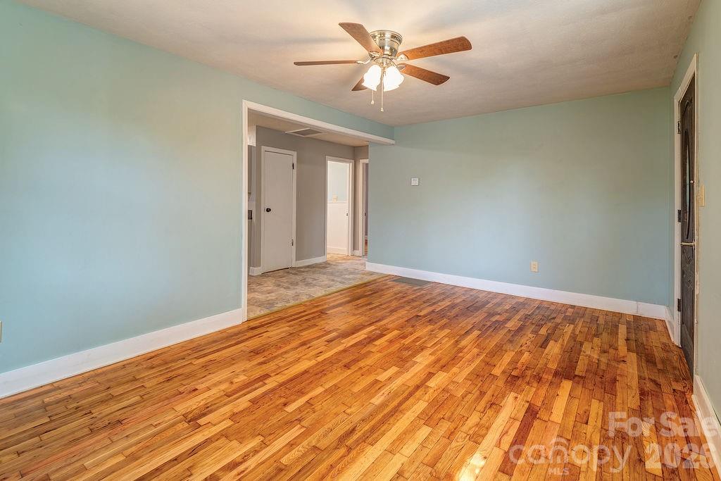 4 La Rue Street — Asheville