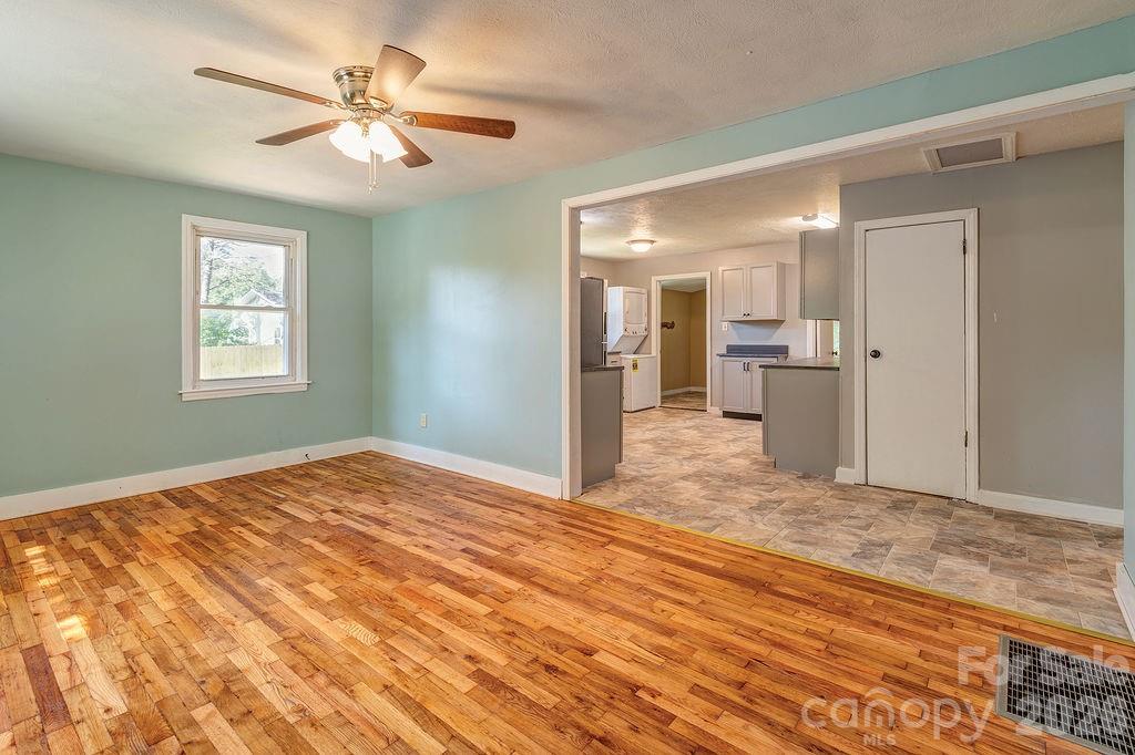 4 La Rue Street — Asheville