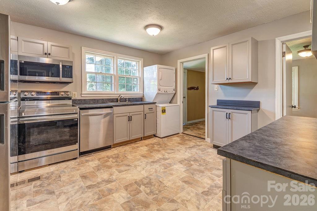 4 La Rue Street — Asheville