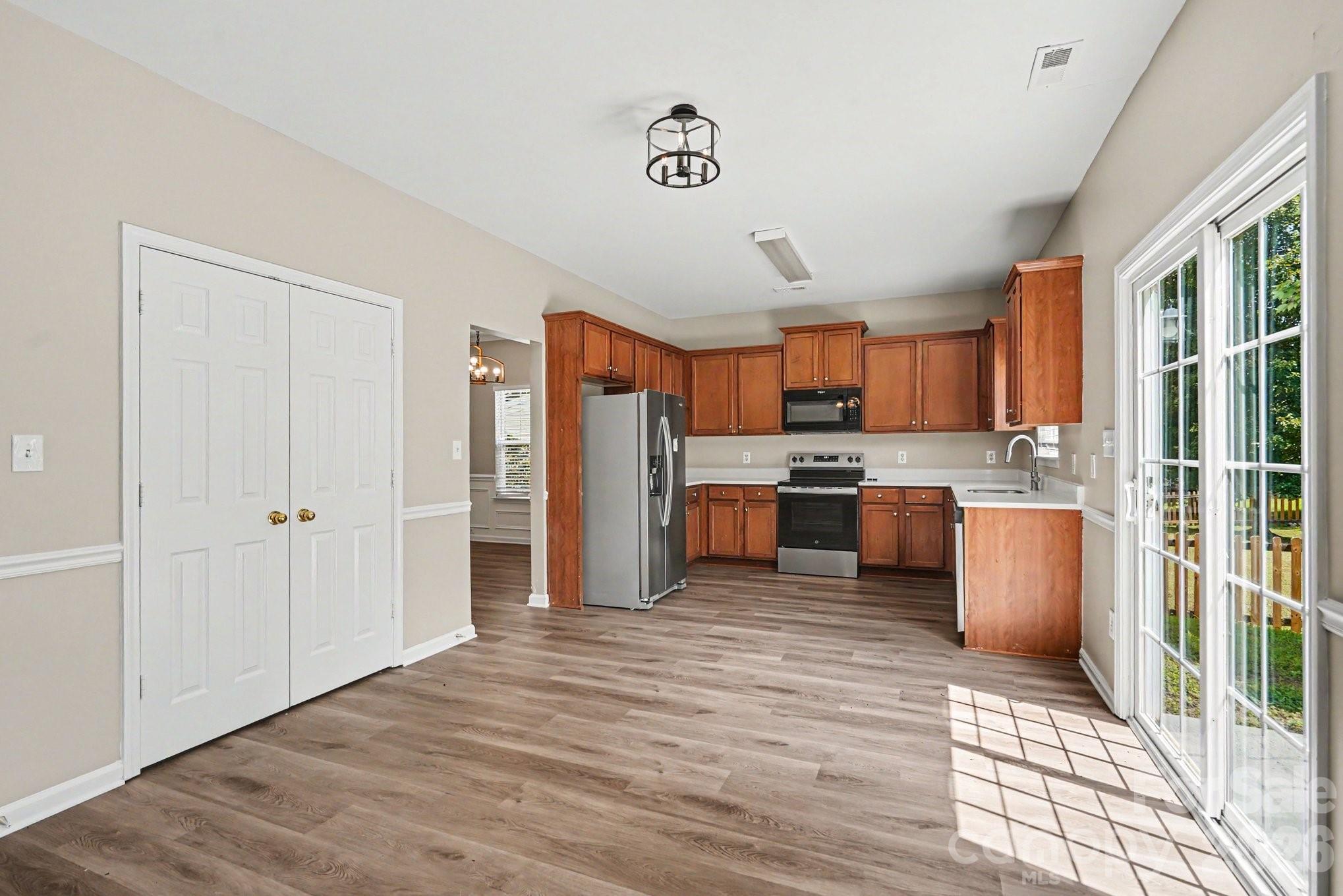 10035 Barrands Lane — Charlotte