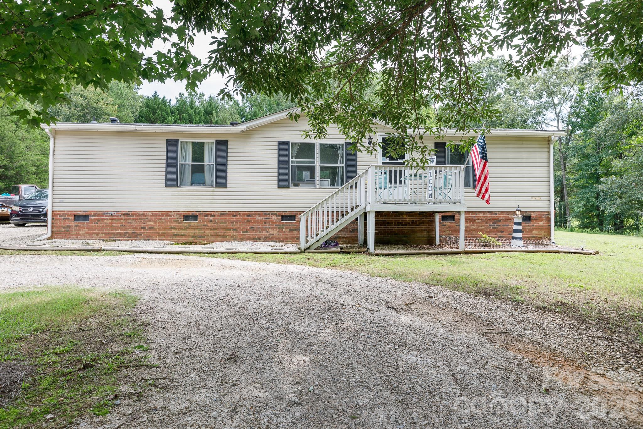 120 Creekstone Lane — York