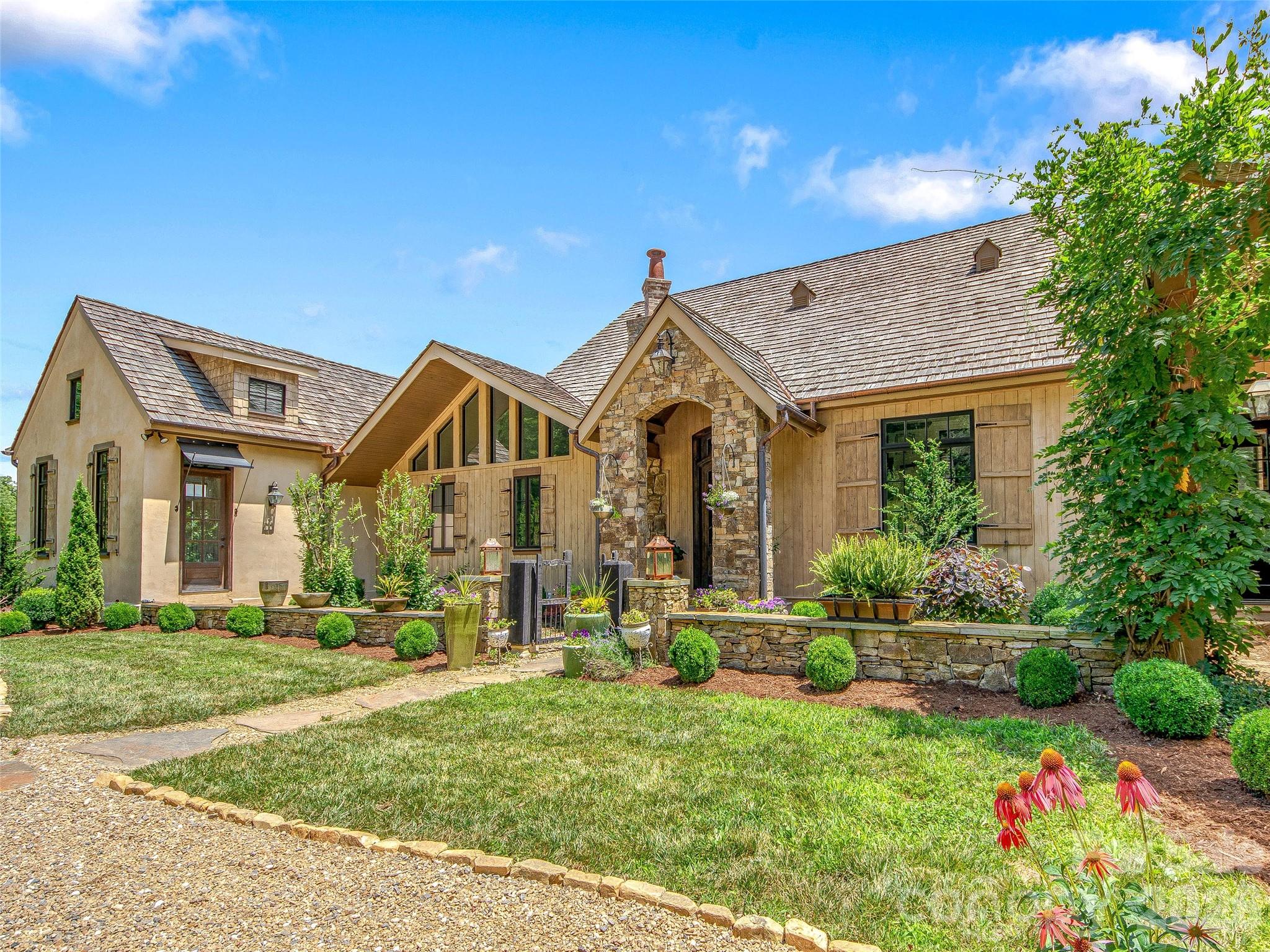 384 Doan Town Road — Burnsville