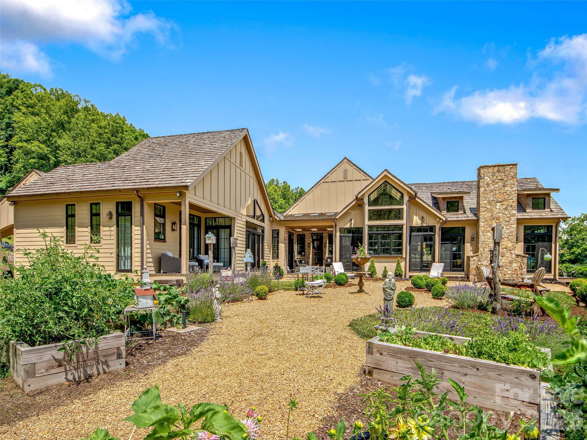 384 Doan Town Road — Burnsville