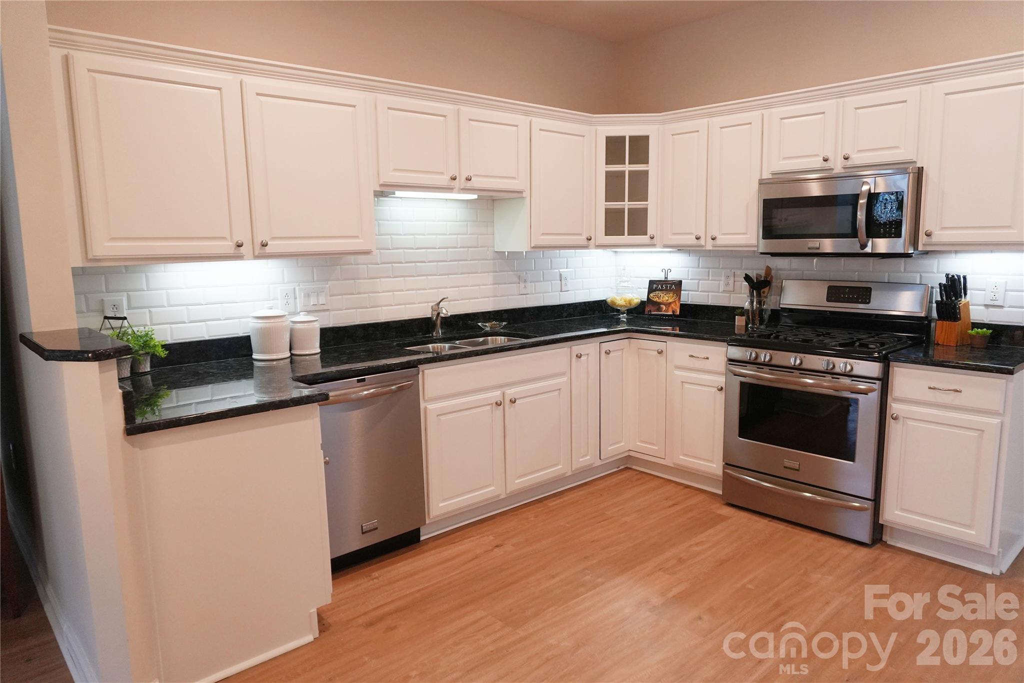 9920 Park Willow Drive — Charlotte