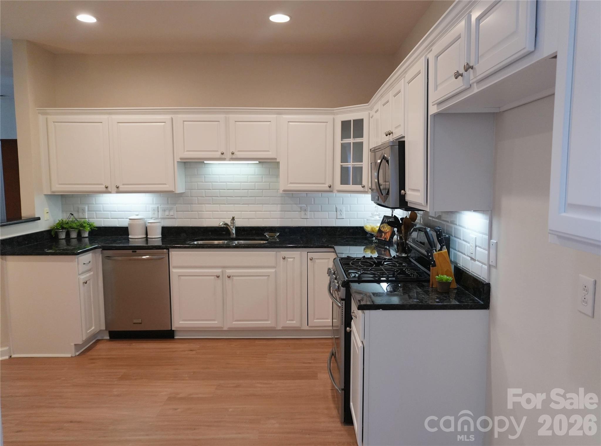 9920 Park Willow Drive — Charlotte