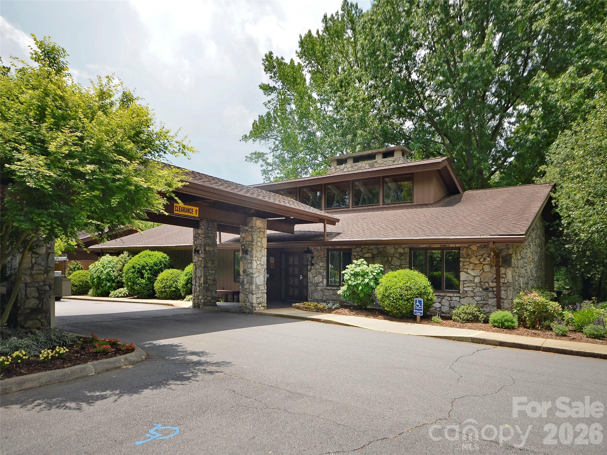 433 Crowfields Drive — Asheville