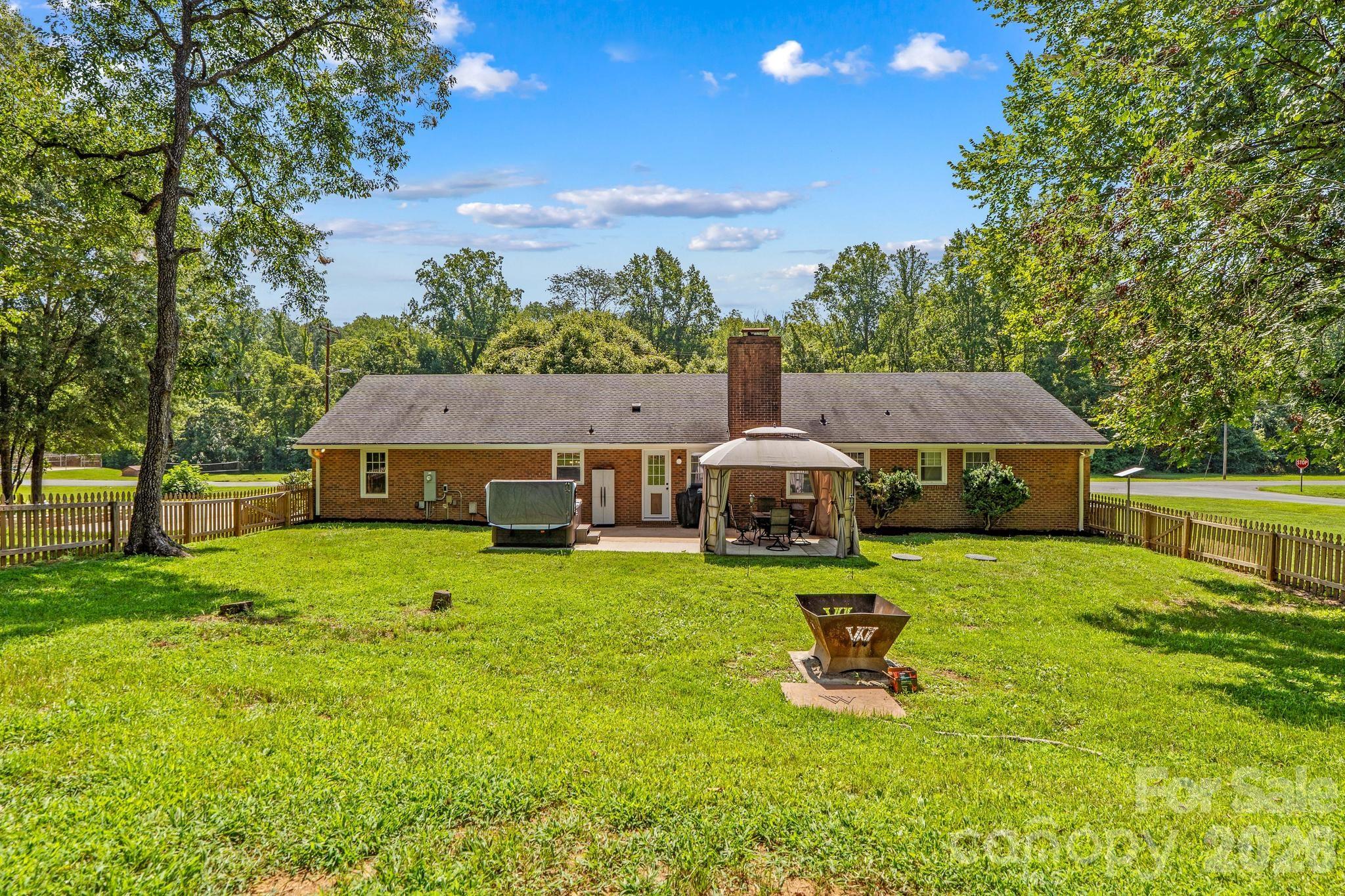 140 Spicewood Lane — Salisbury