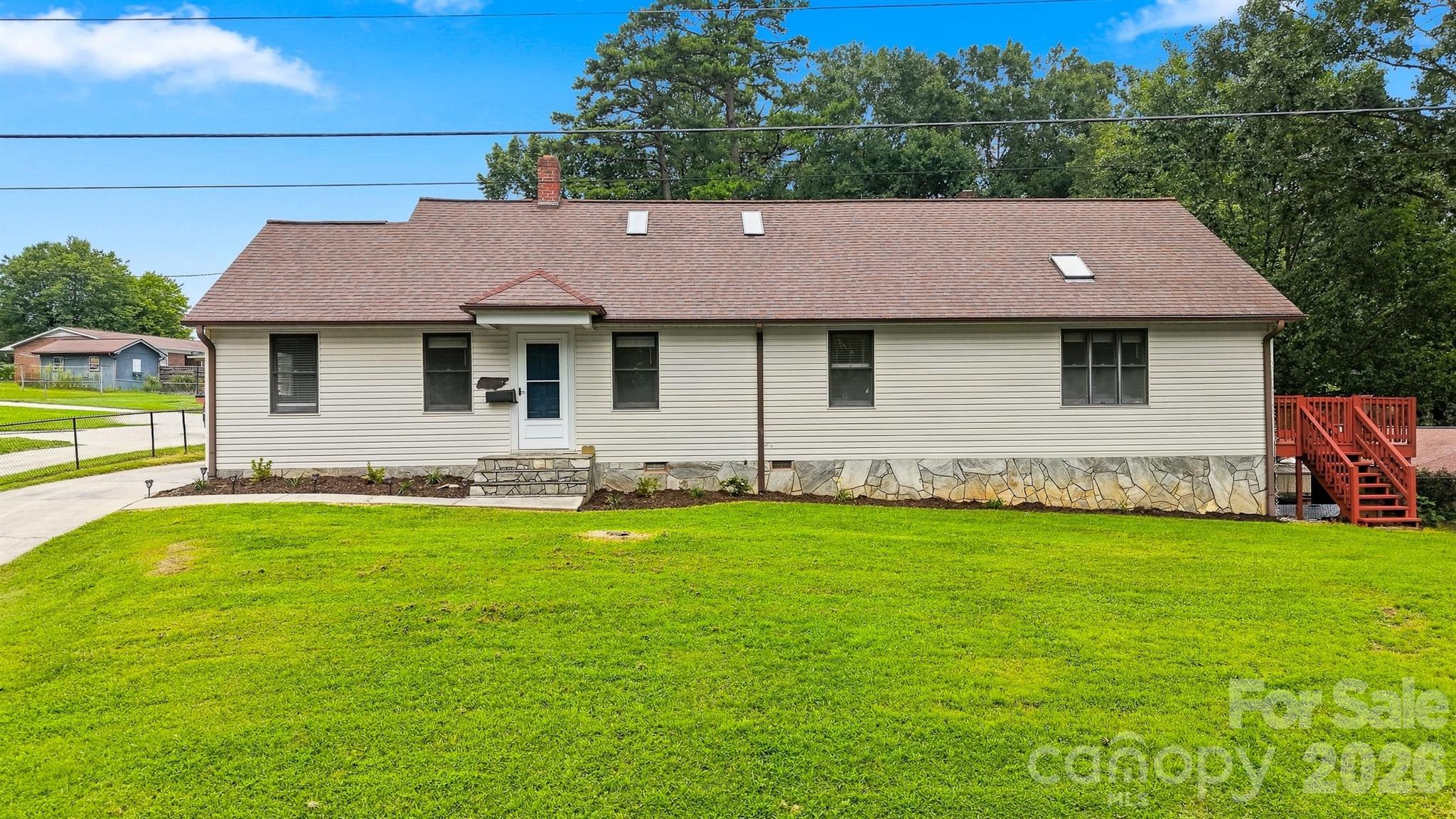 512 Garrou Avenue SE — Valdese