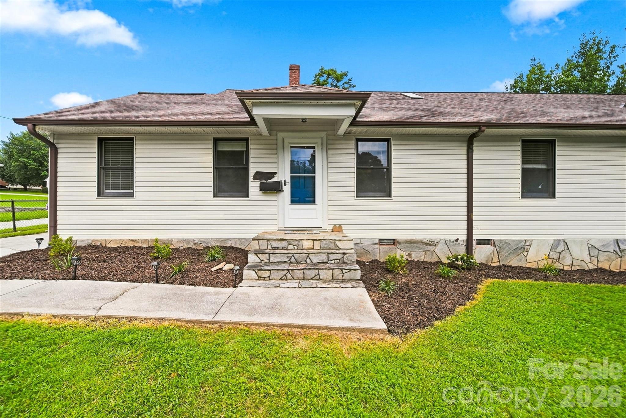 512 Garrou Avenue SE — Valdese