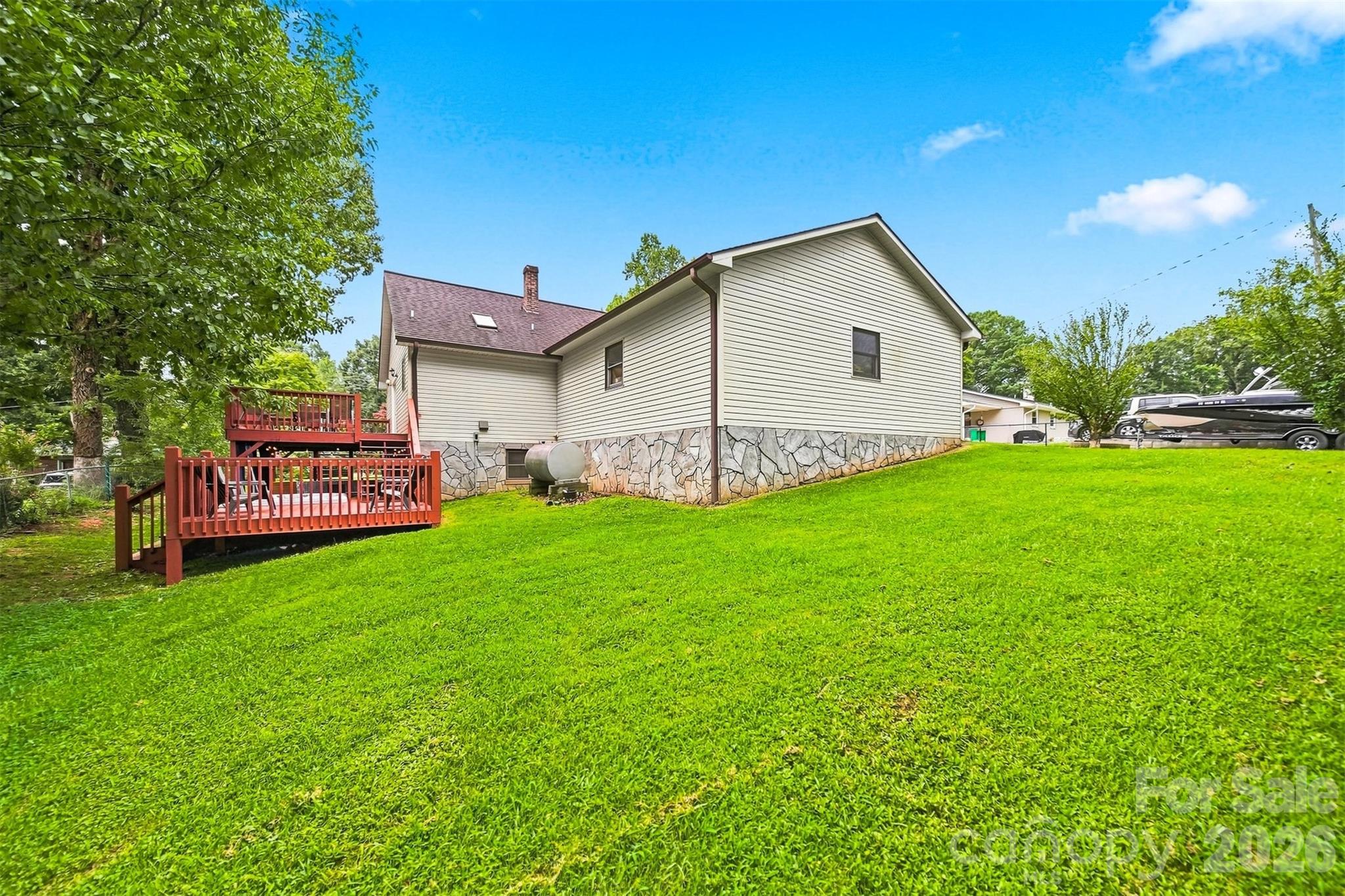 512 Garrou Avenue SE — Valdese