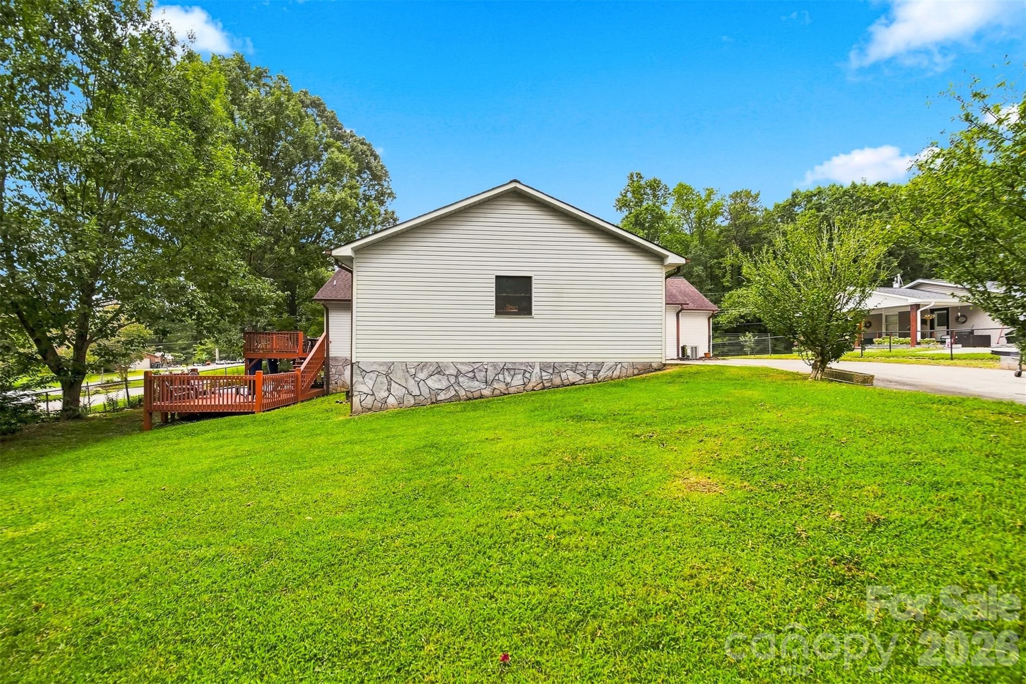 512 Garrou Avenue SE — Valdese