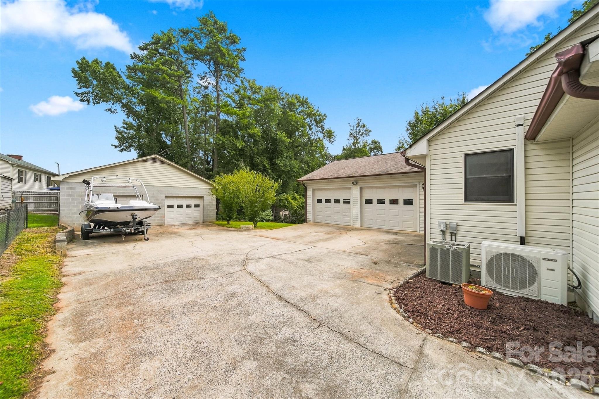 512 Garrou Avenue SE — Valdese