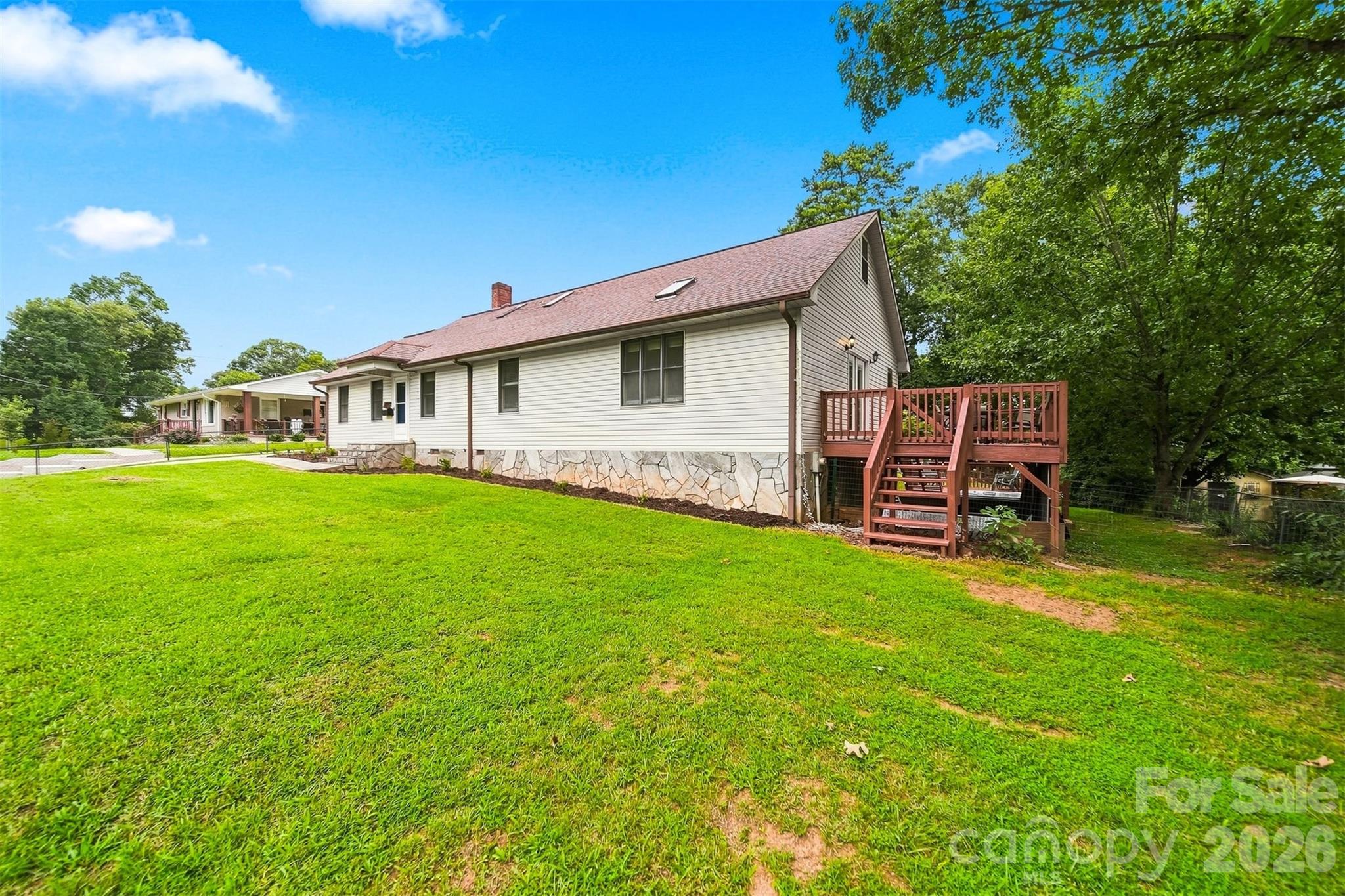 512 Garrou Avenue SE — Valdese