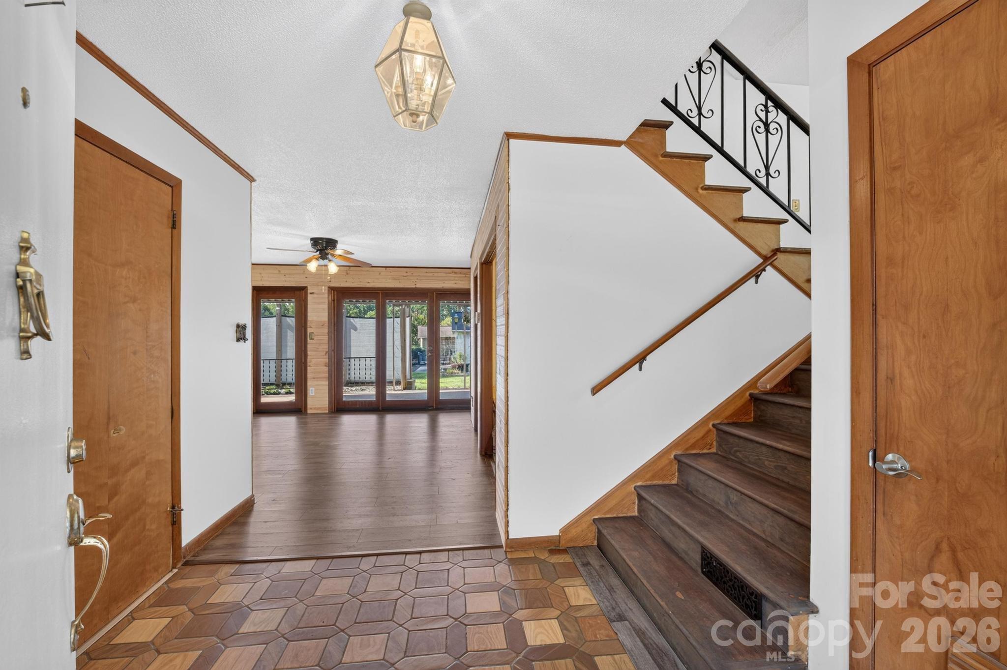 2661 Tiffany Street — Conover