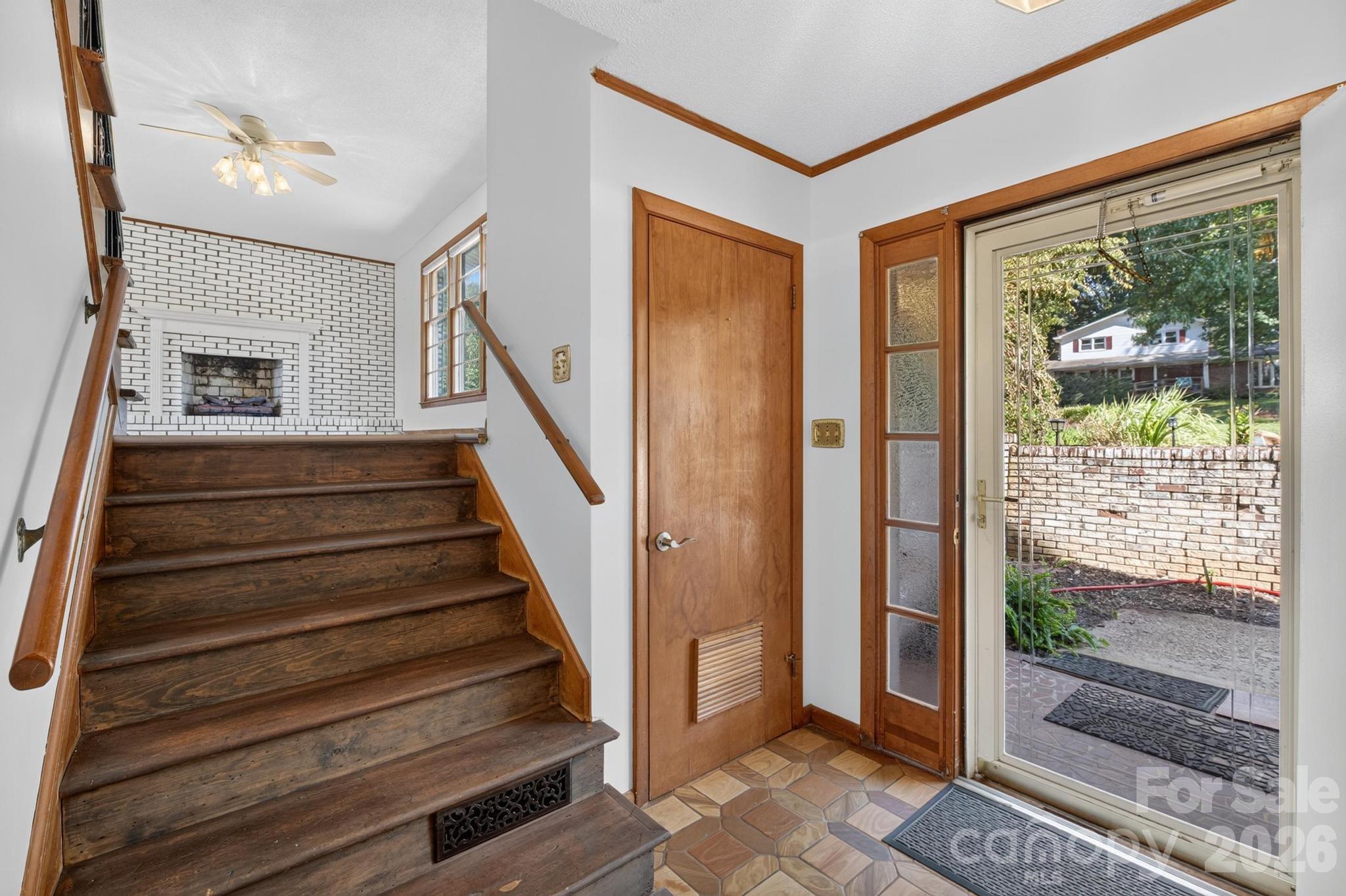 2661 Tiffany Street — Conover