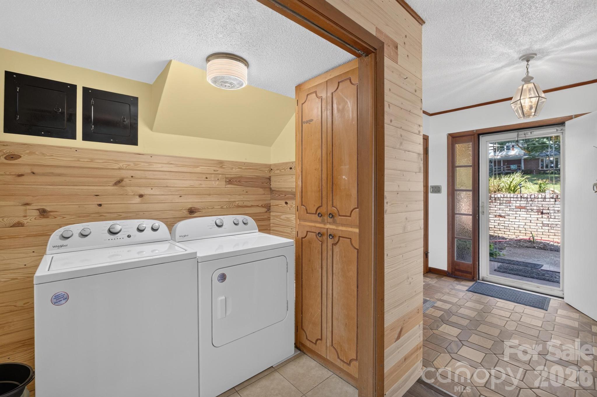 2661 Tiffany Street — Conover