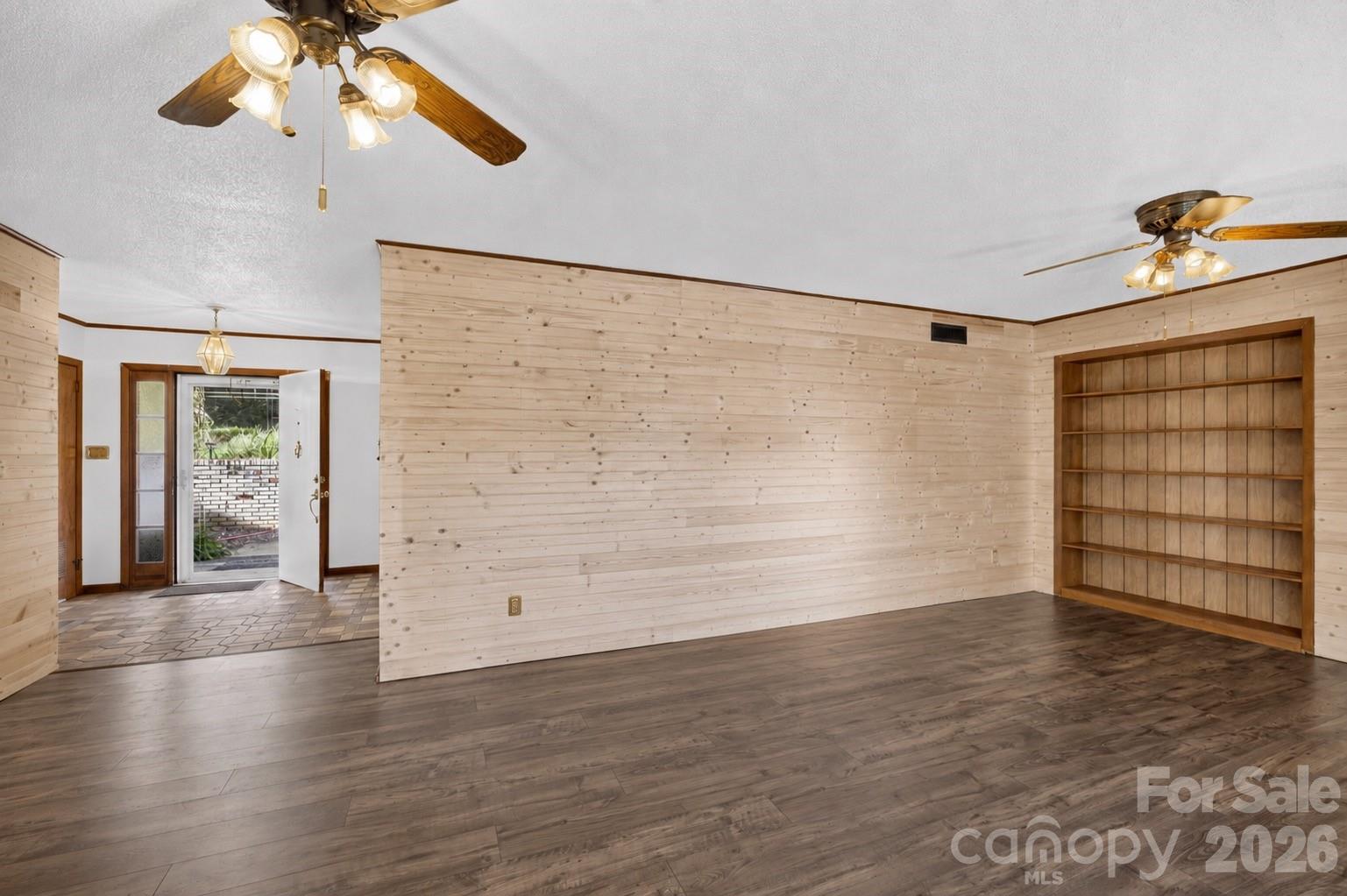 2661 Tiffany Street — Conover
