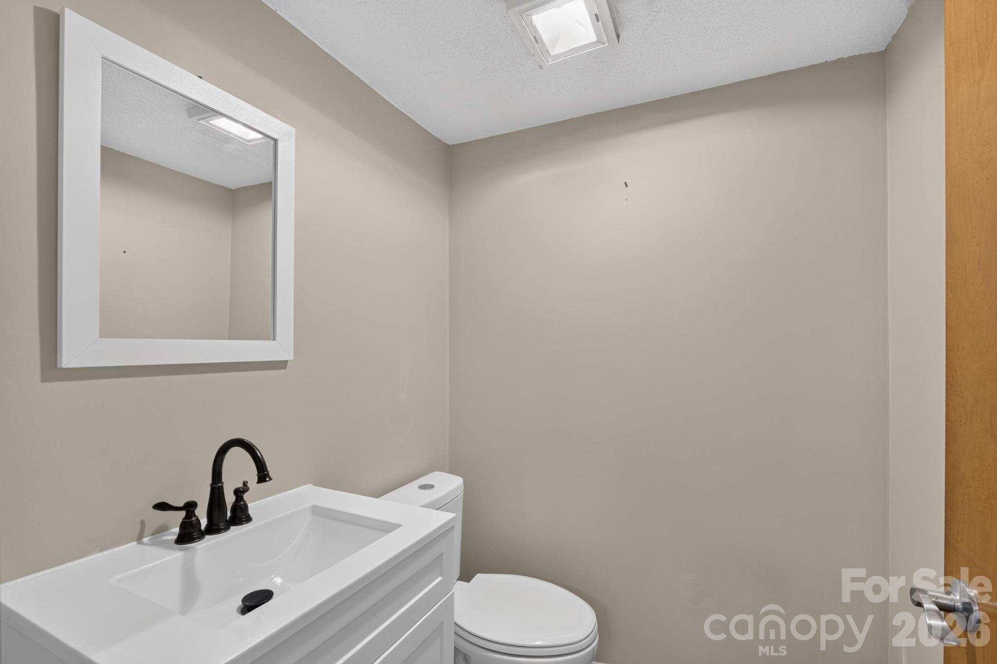2661 Tiffany Street — Conover