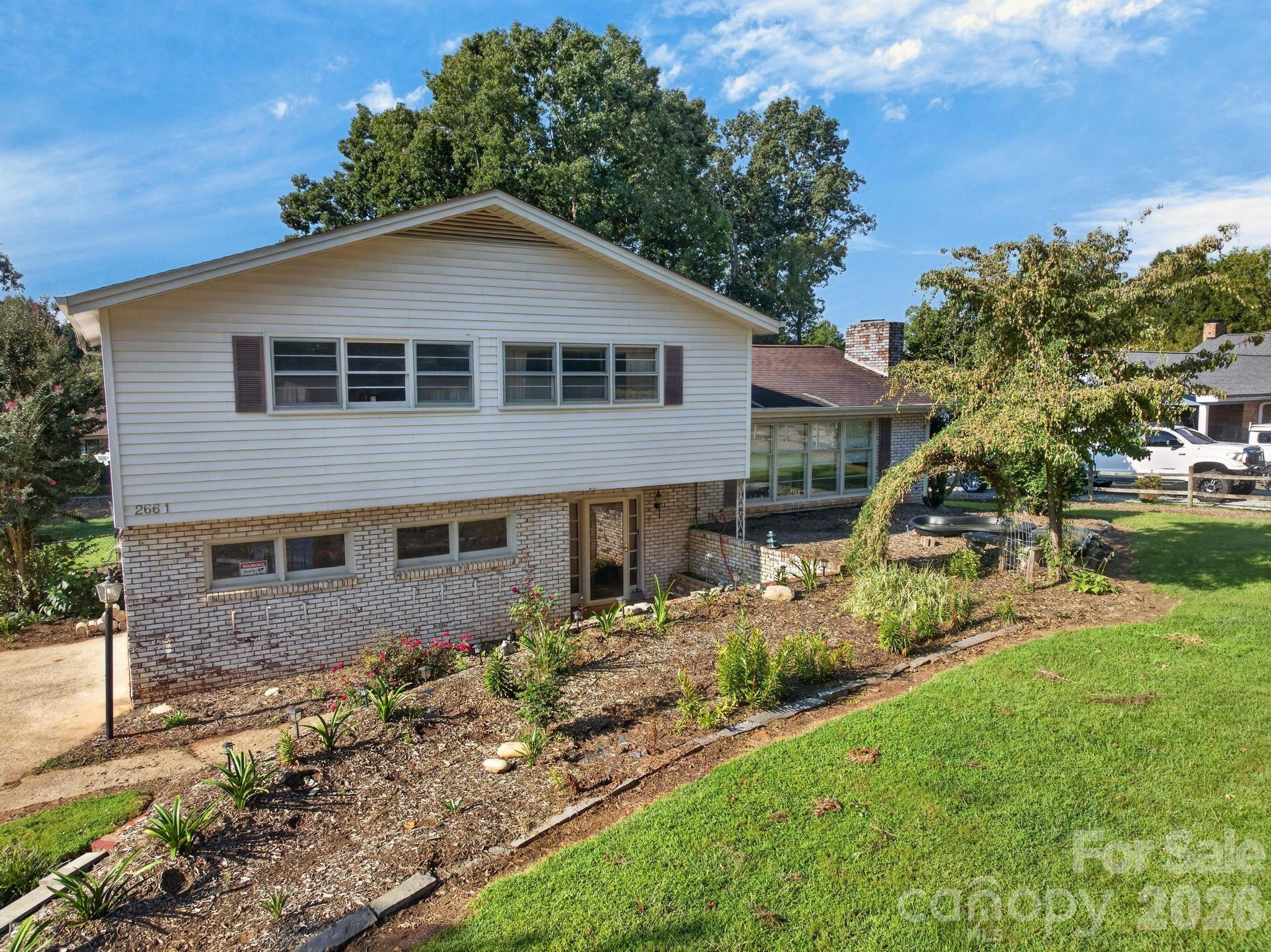 2661 Tiffany Street — Conover