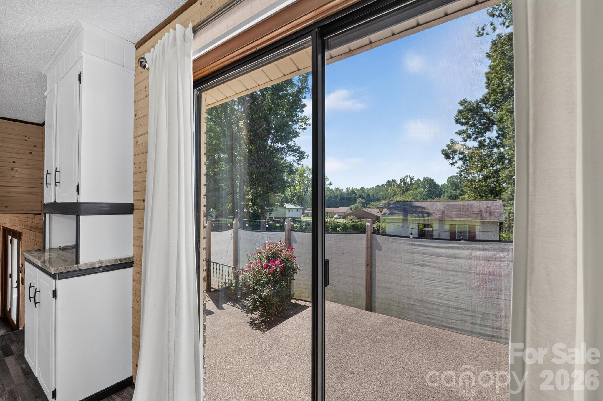 2661 Tiffany Street — Conover
