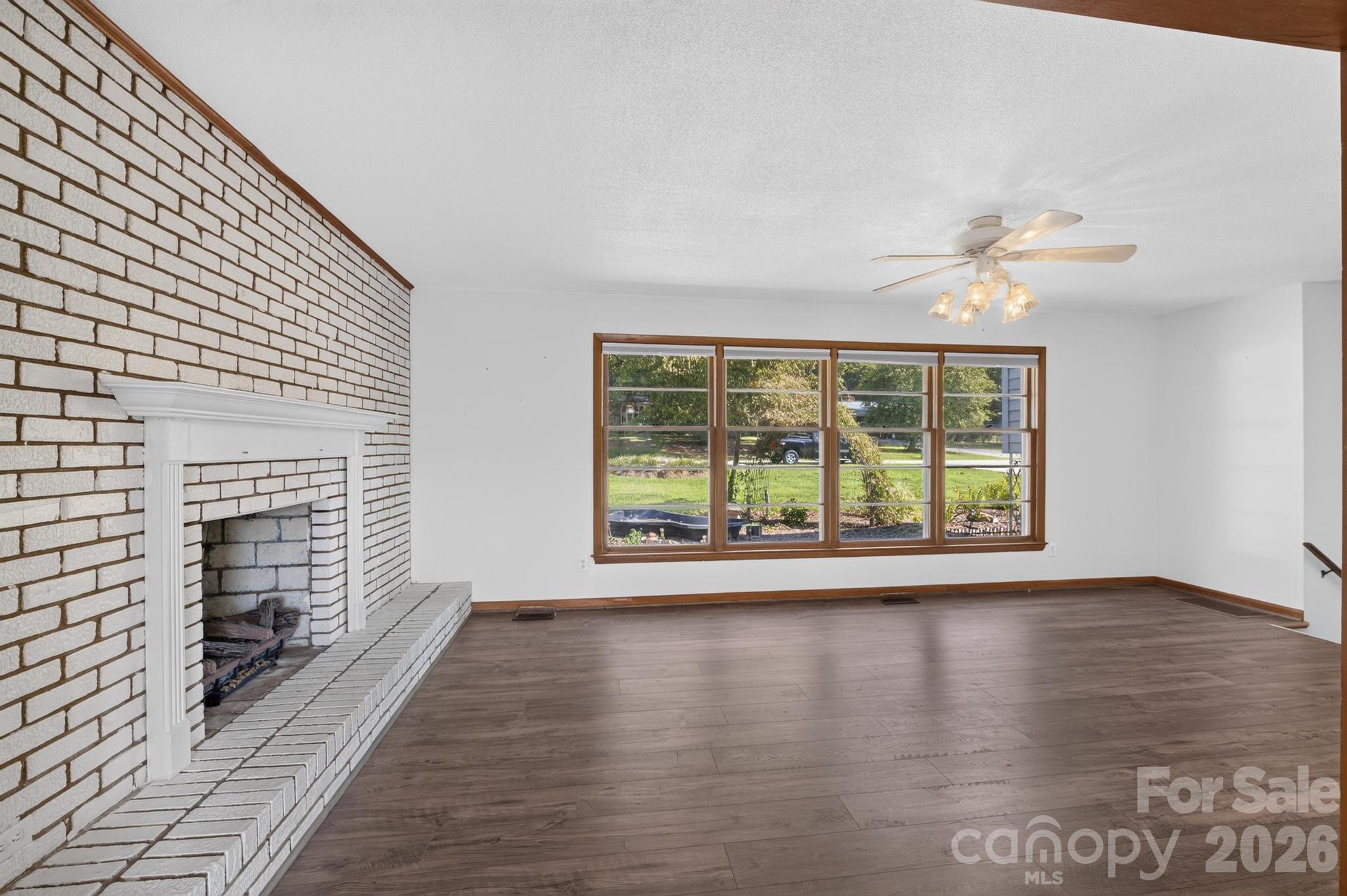 2661 Tiffany Street — Conover