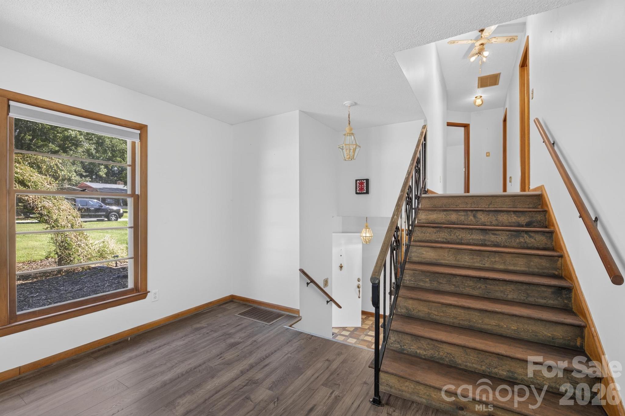 2661 Tiffany Street — Conover
