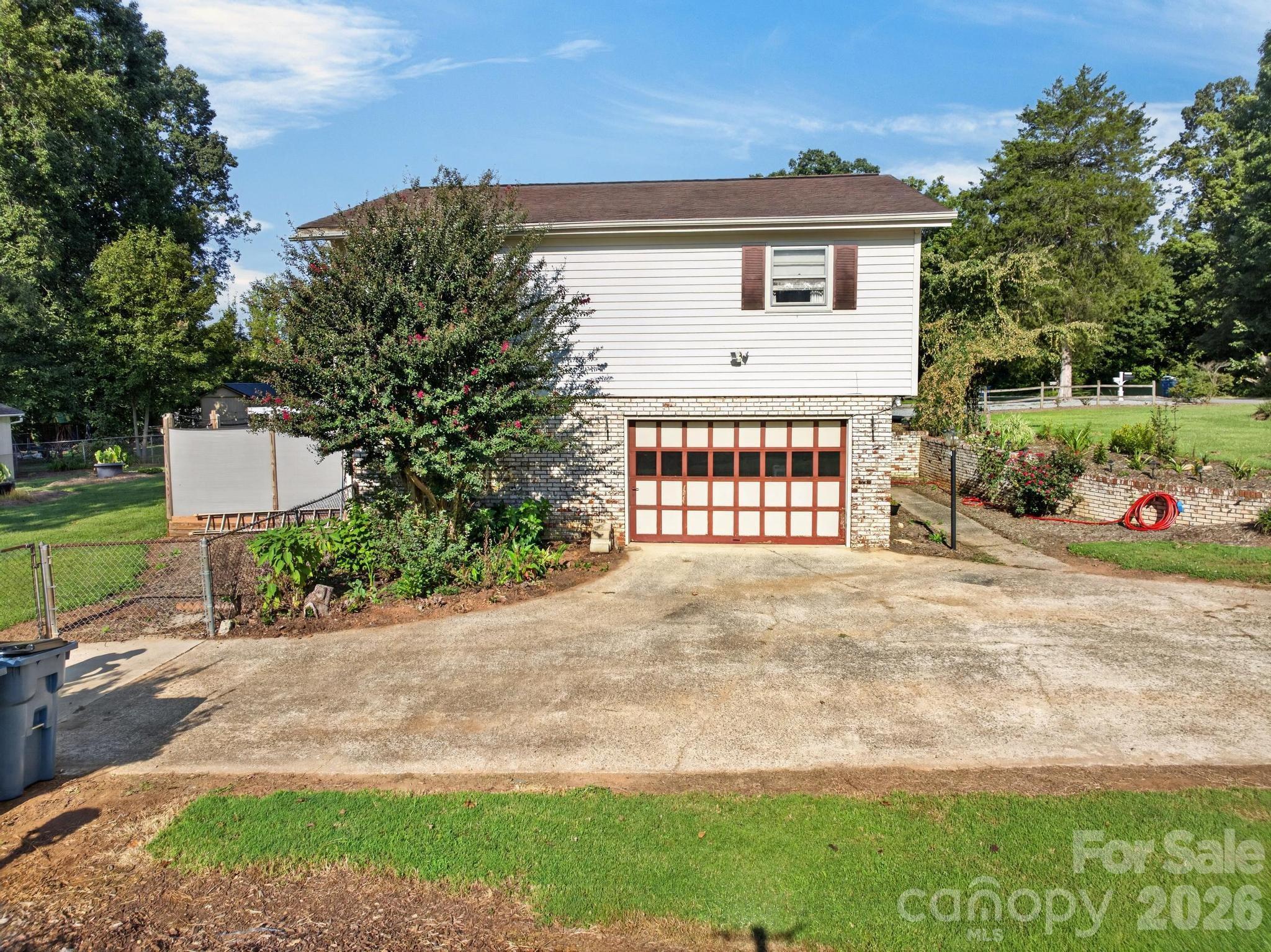 2661 Tiffany Street — Conover