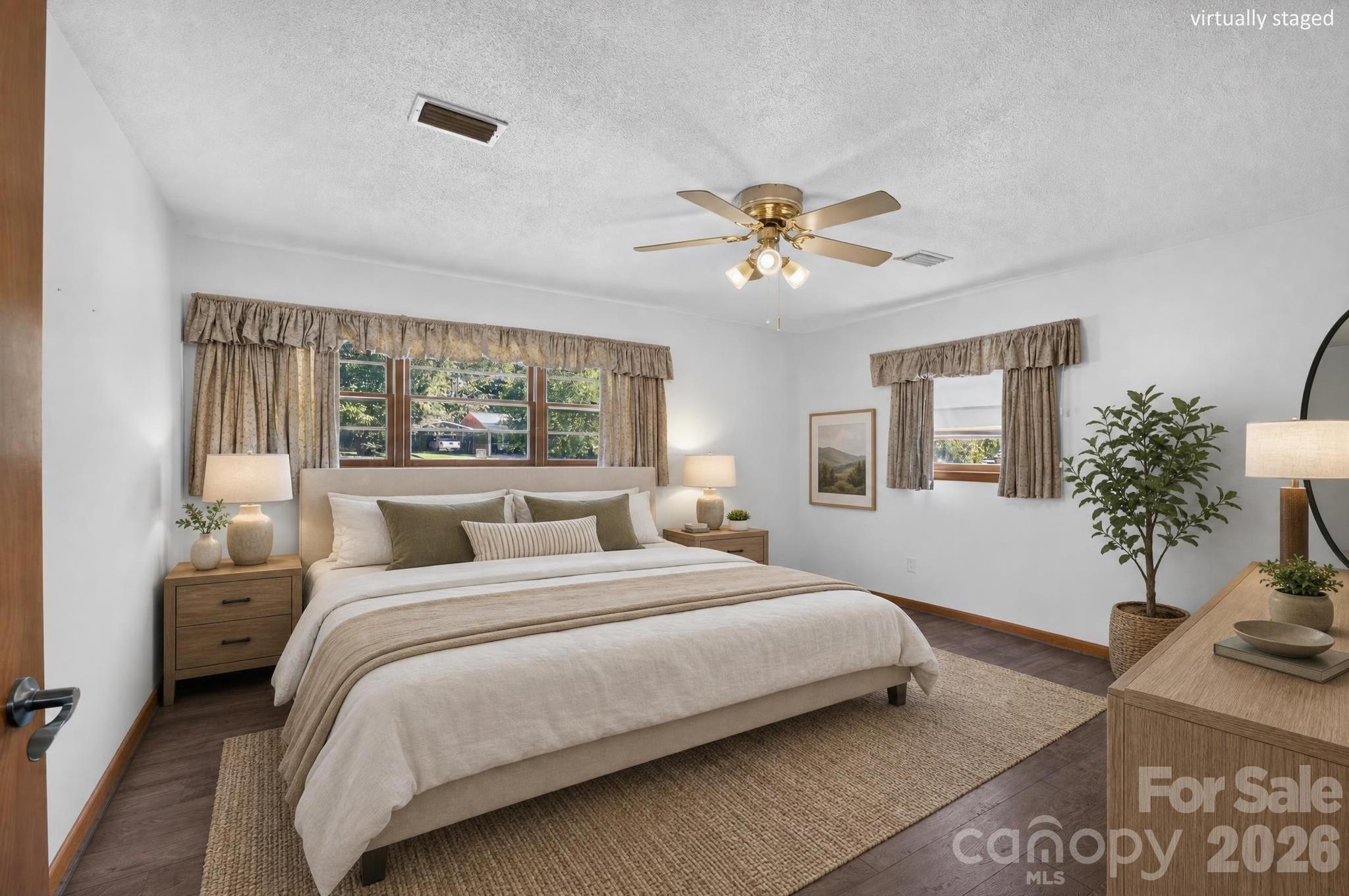2661 Tiffany Street — Conover