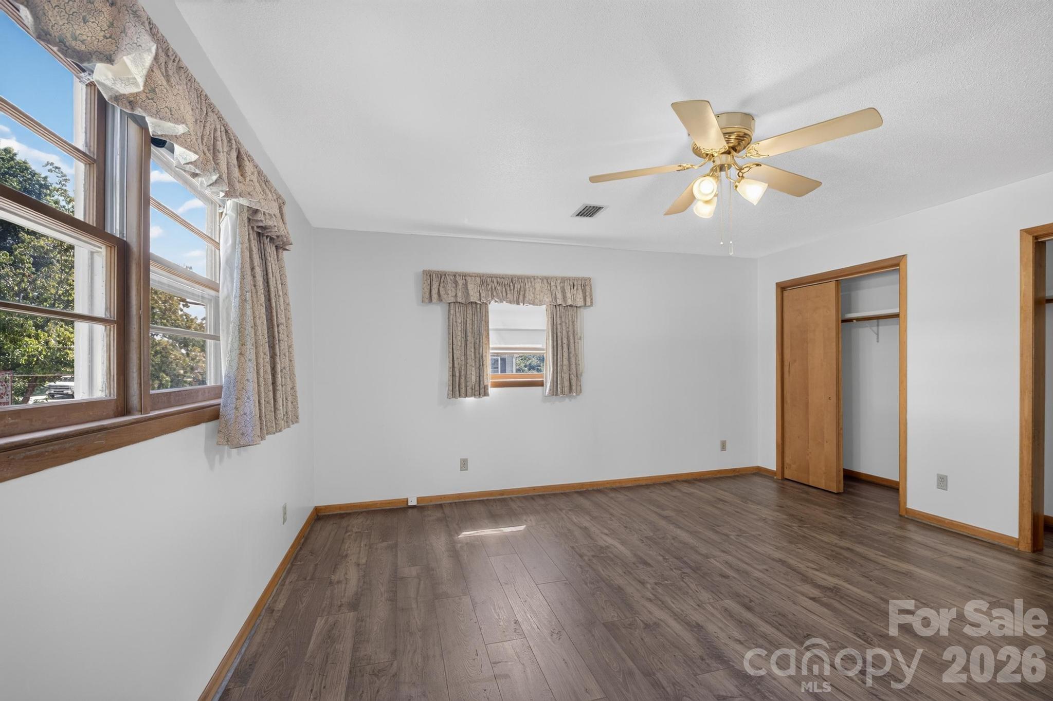 2661 Tiffany Street — Conover