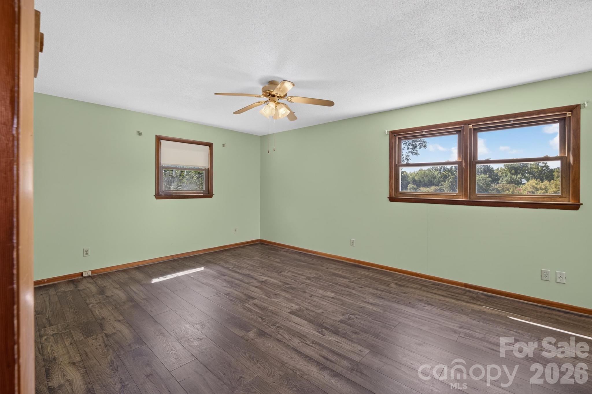 2661 Tiffany Street — Conover