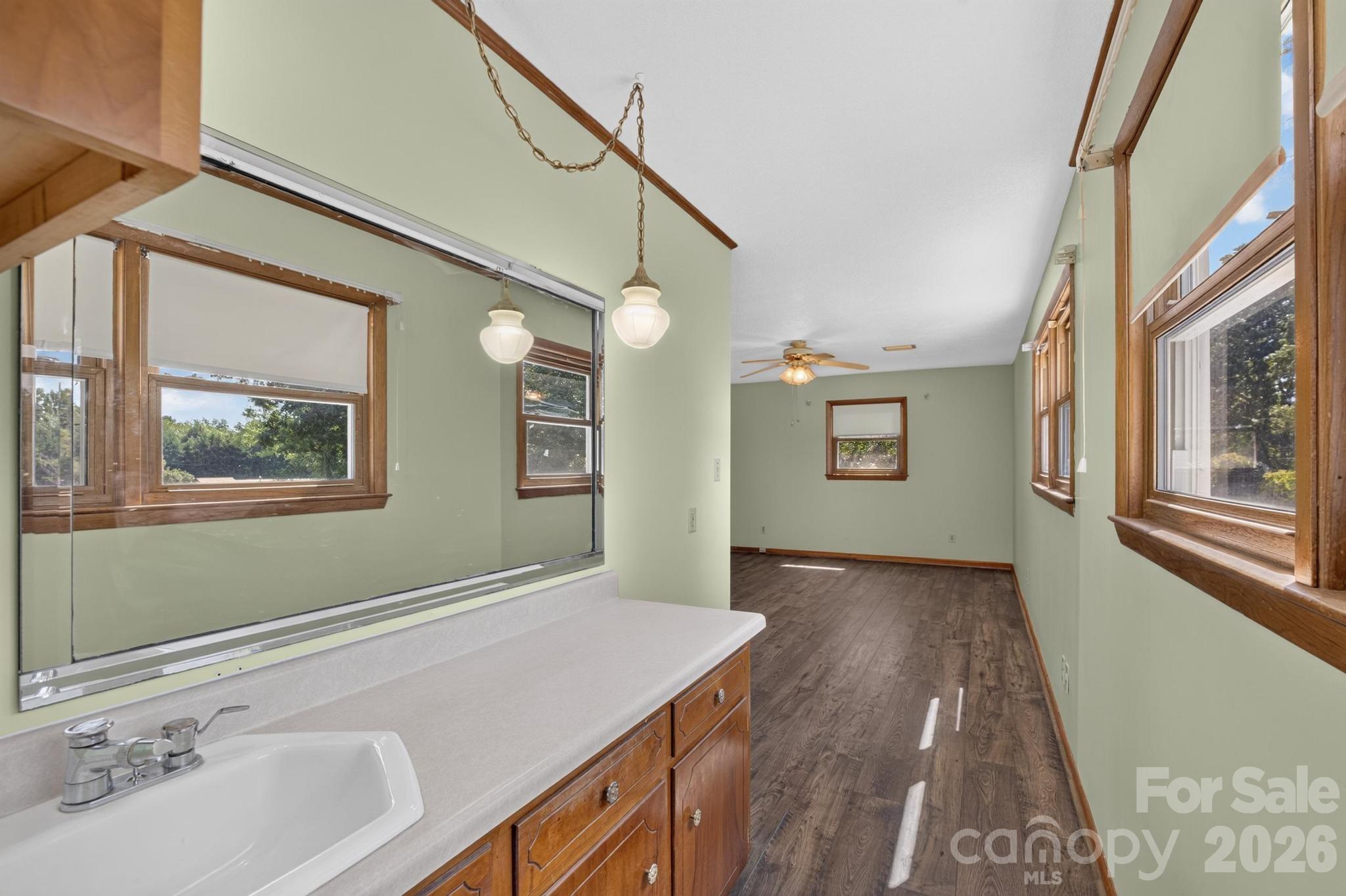 2661 Tiffany Street — Conover
