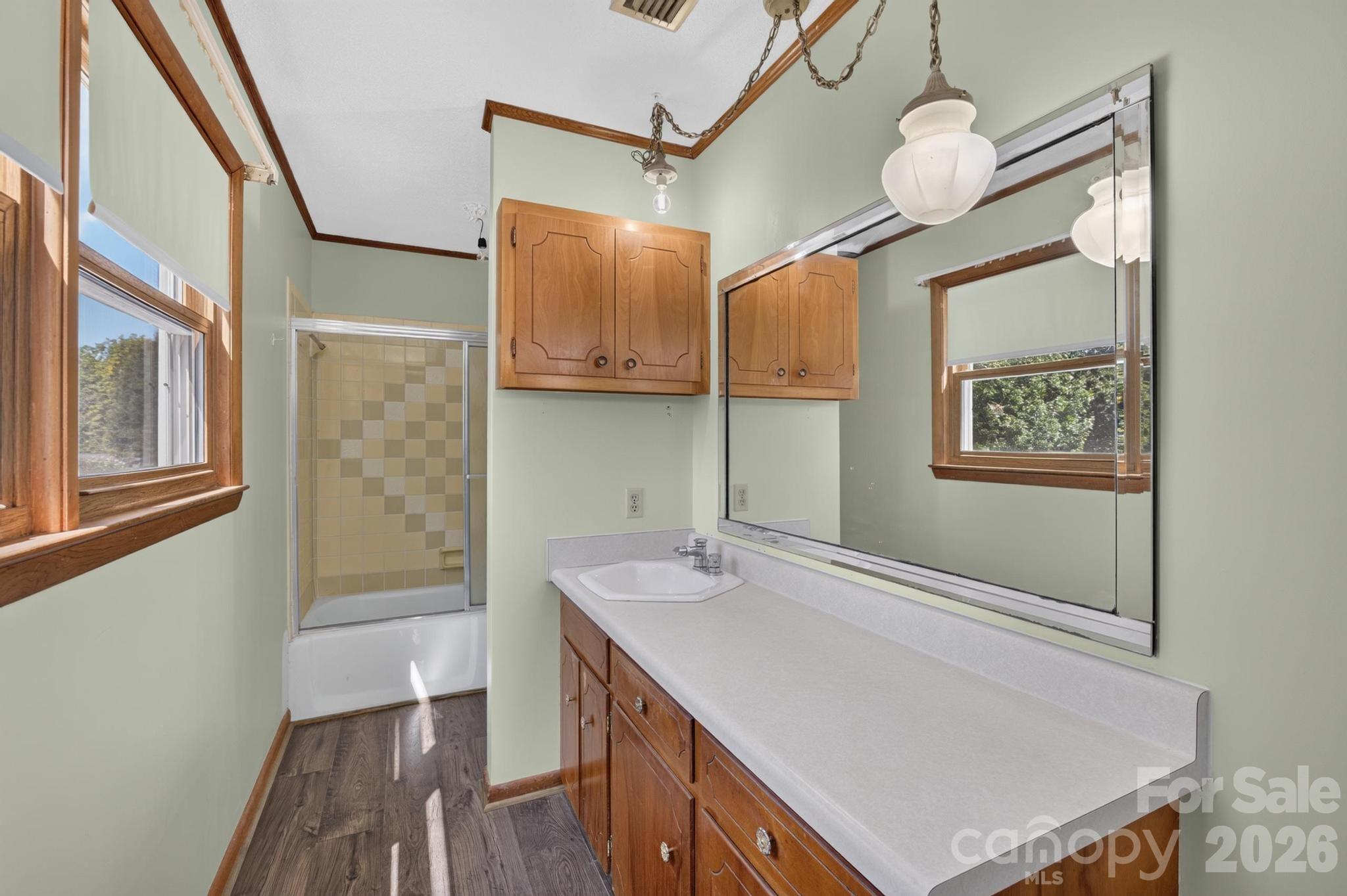 2661 Tiffany Street — Conover