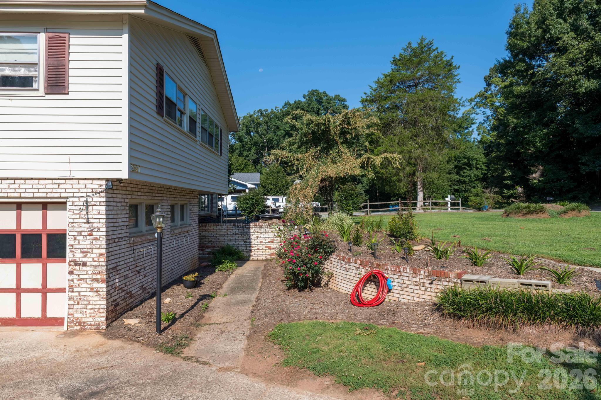 2661 Tiffany Street — Conover