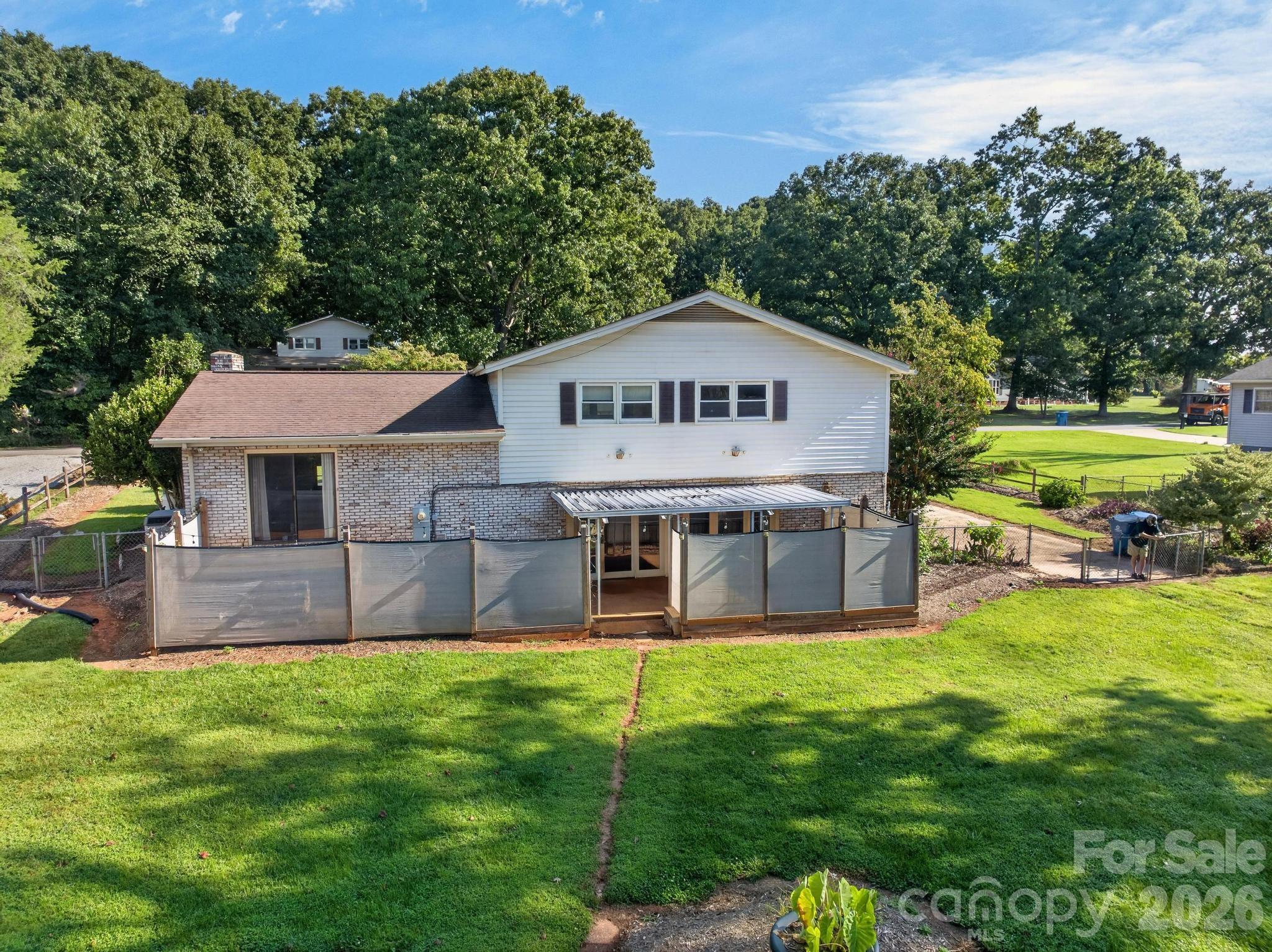2661 Tiffany Street — Conover