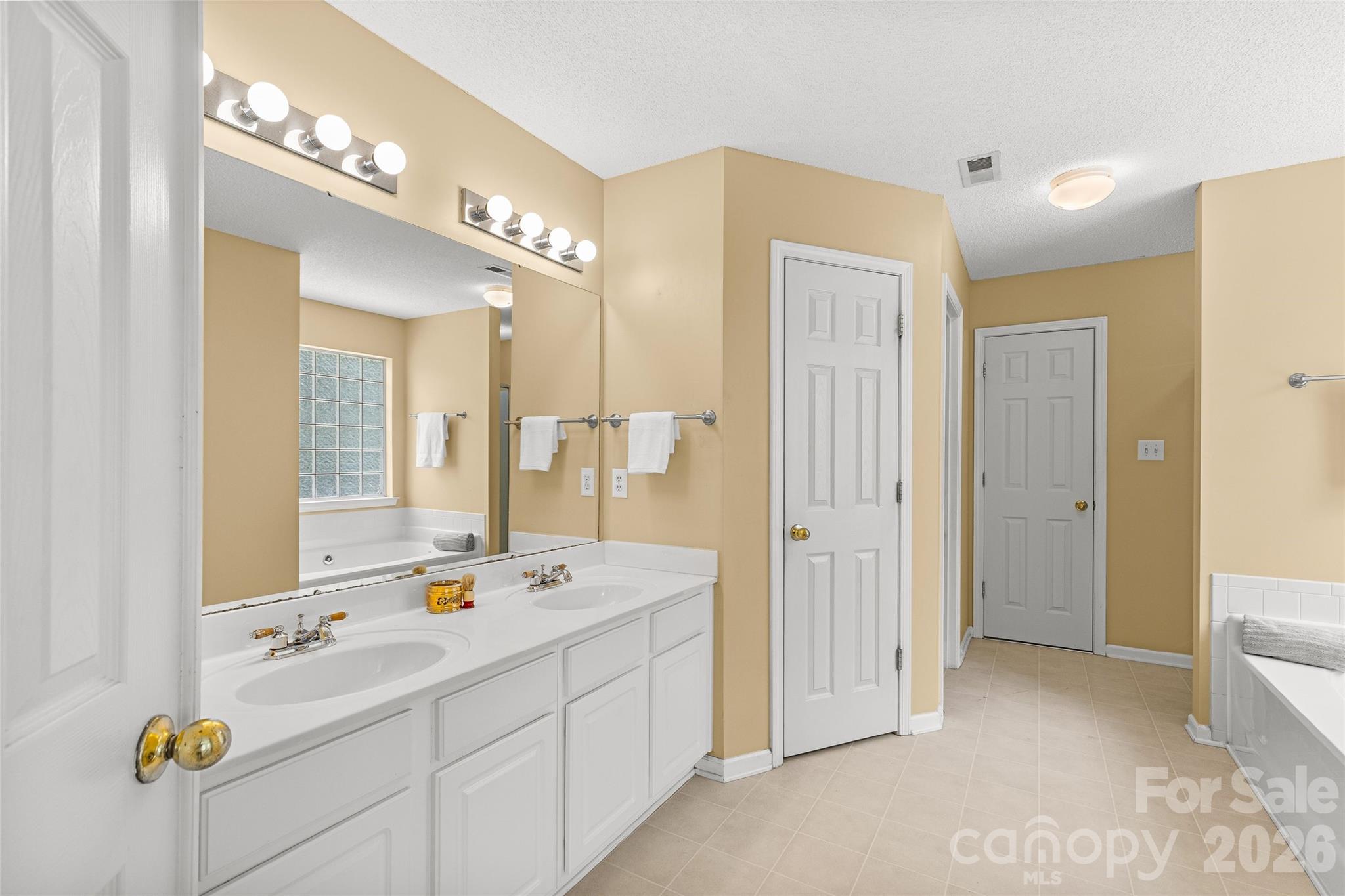 3042 Wyntree Court — Matthews