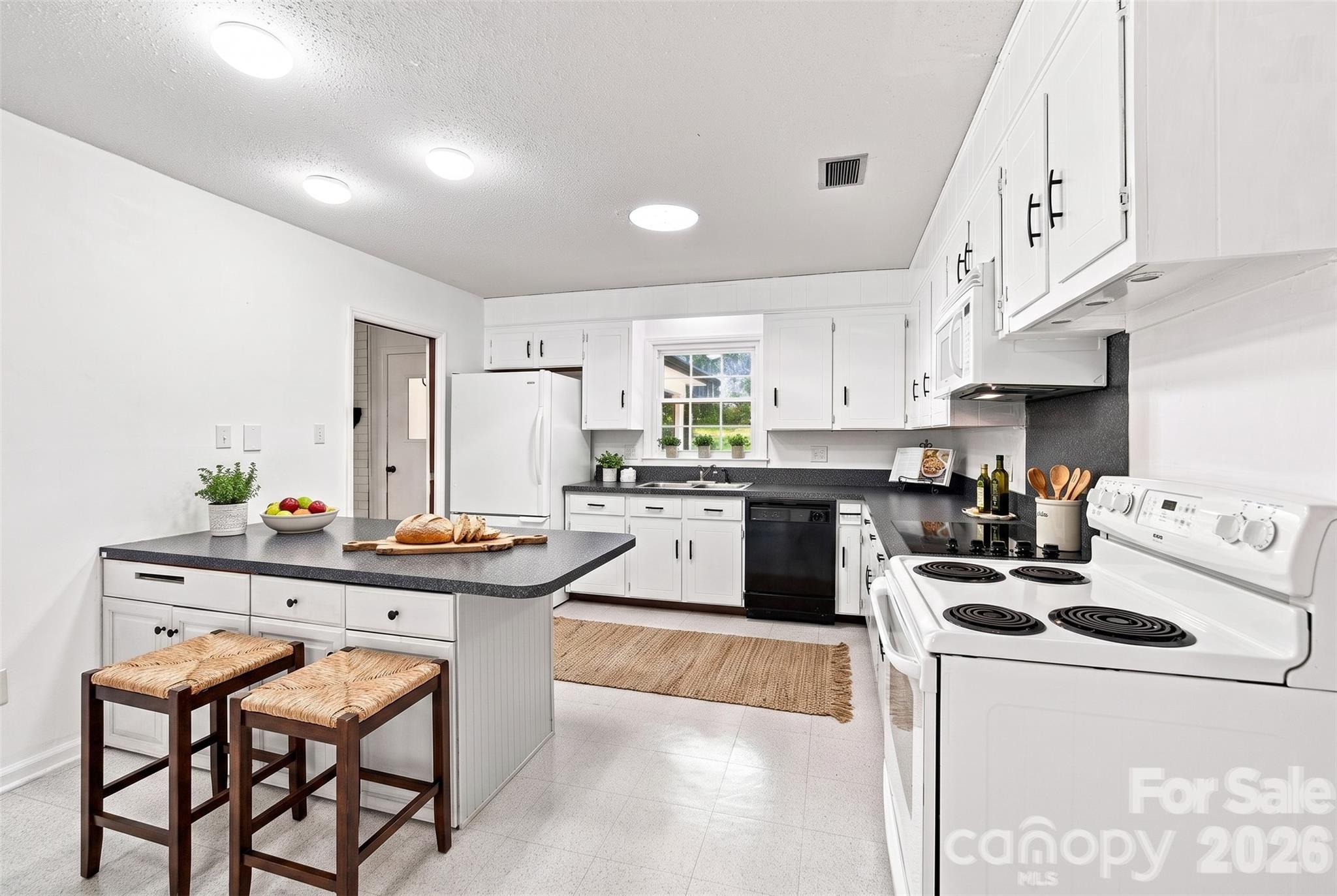 1045 S Magnolia Street — Mooresville