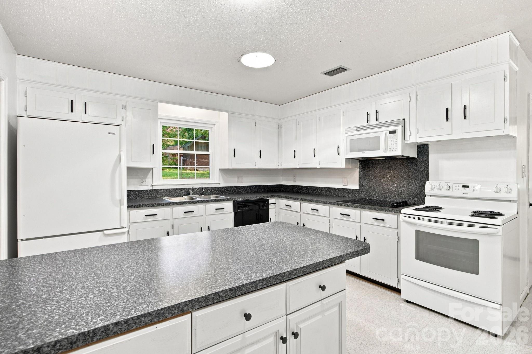 1045 S Magnolia Street — Mooresville