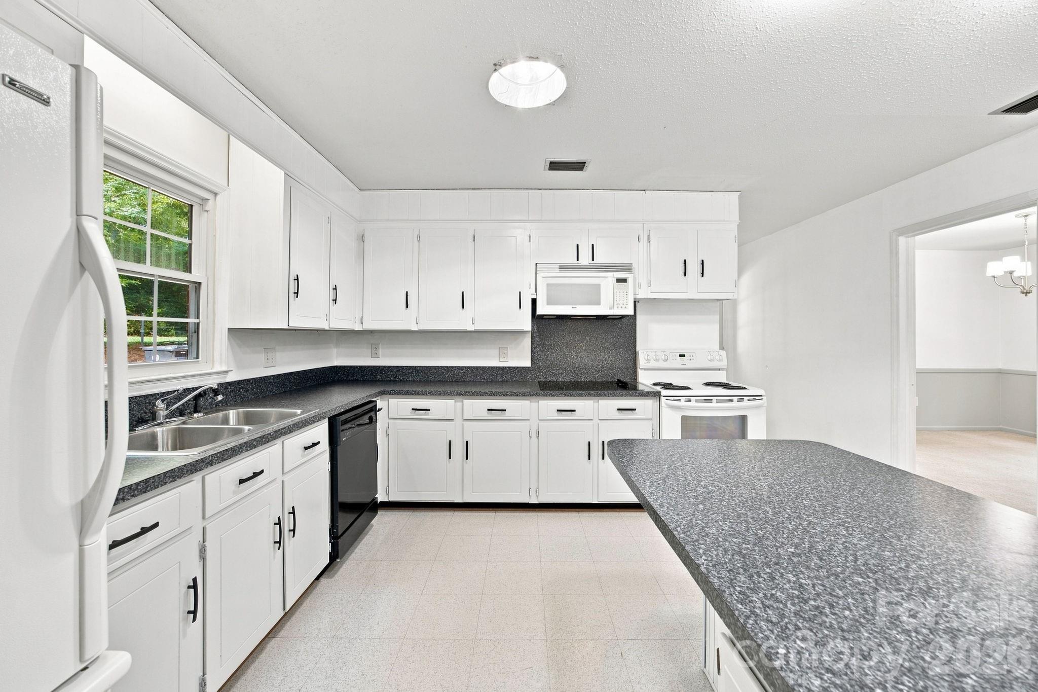 1045 S Magnolia Street — Mooresville