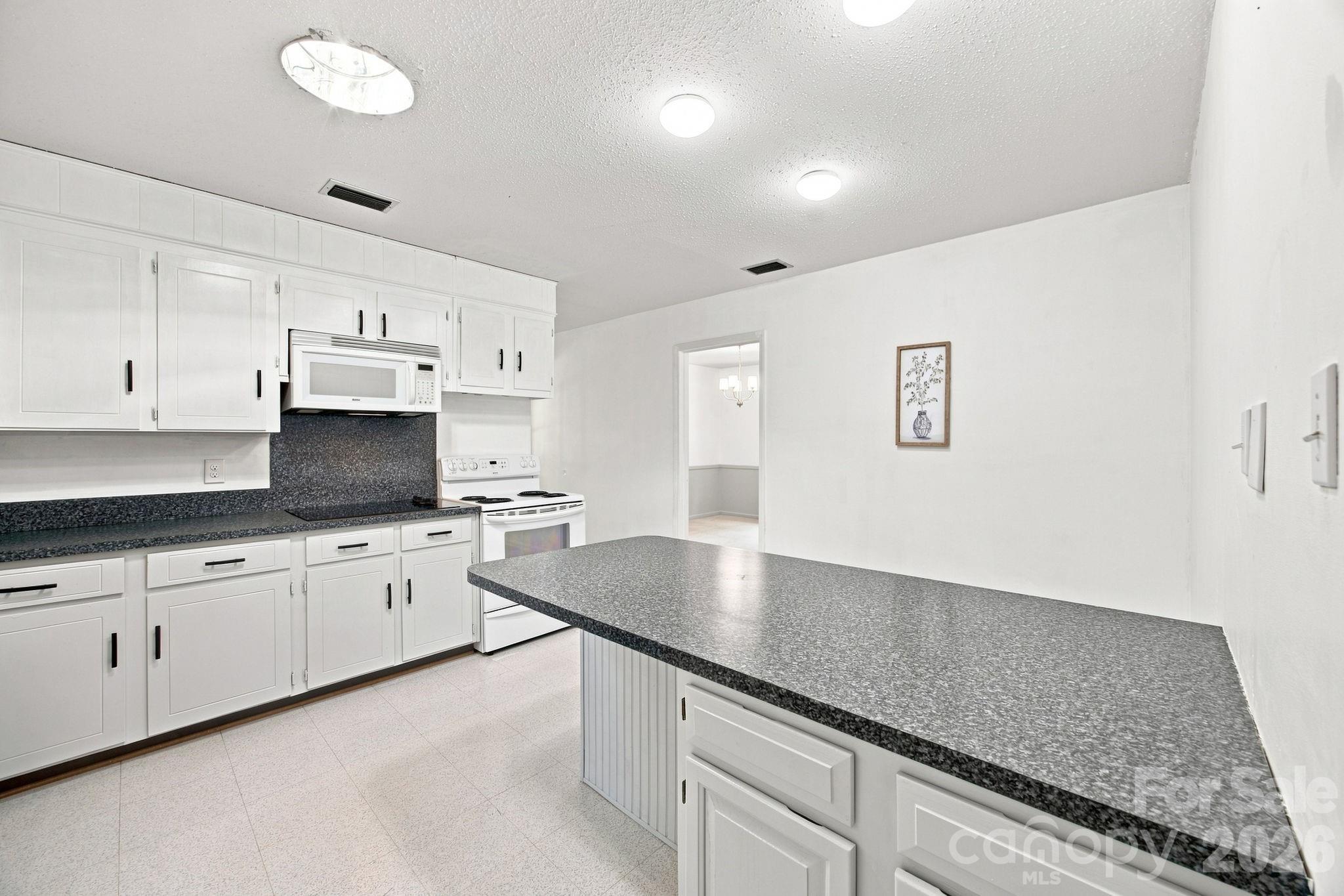 1045 S Magnolia Street — Mooresville