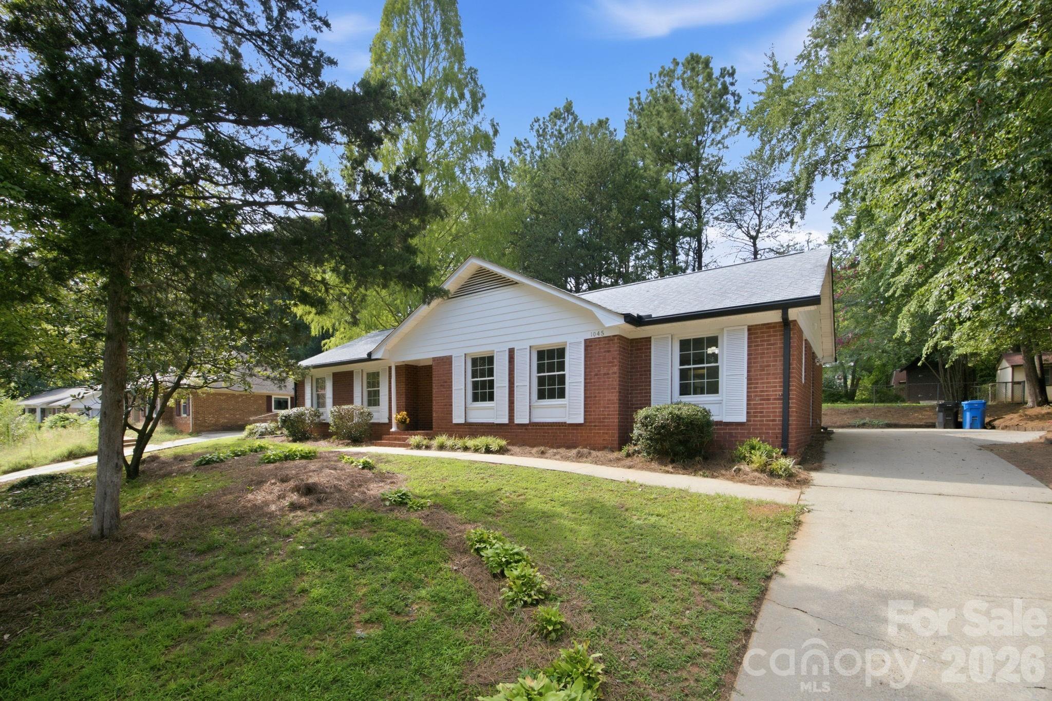 1045 S Magnolia Street — Mooresville