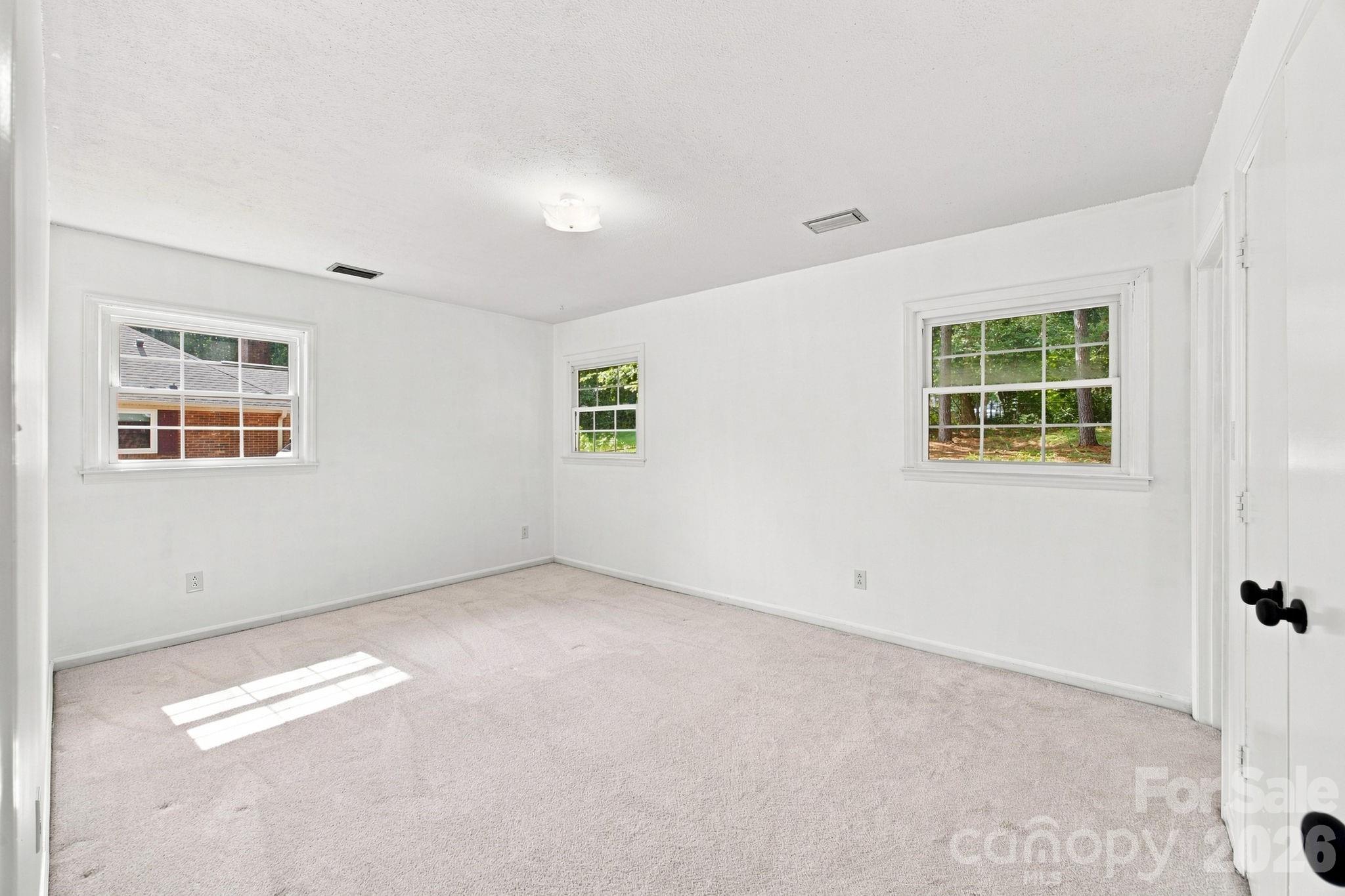 1045 S Magnolia Street — Mooresville