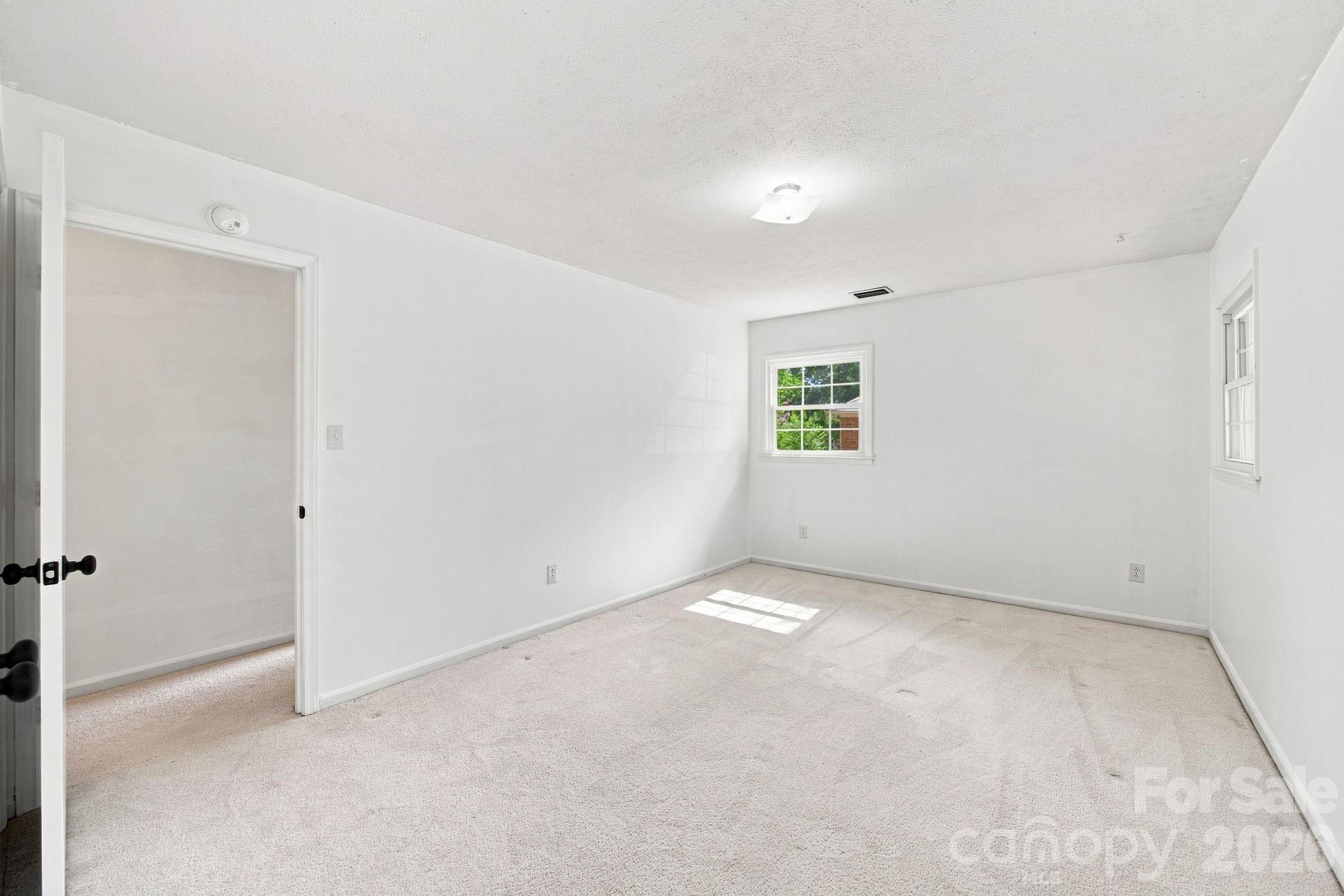 1045 S Magnolia Street — Mooresville