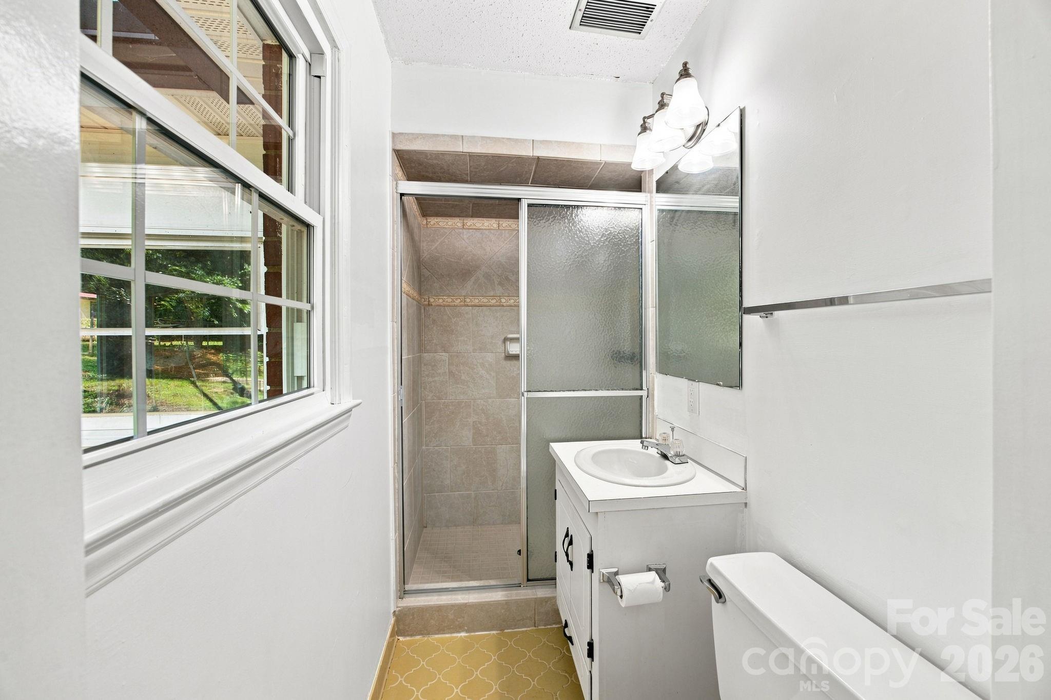 1045 S Magnolia Street — Mooresville