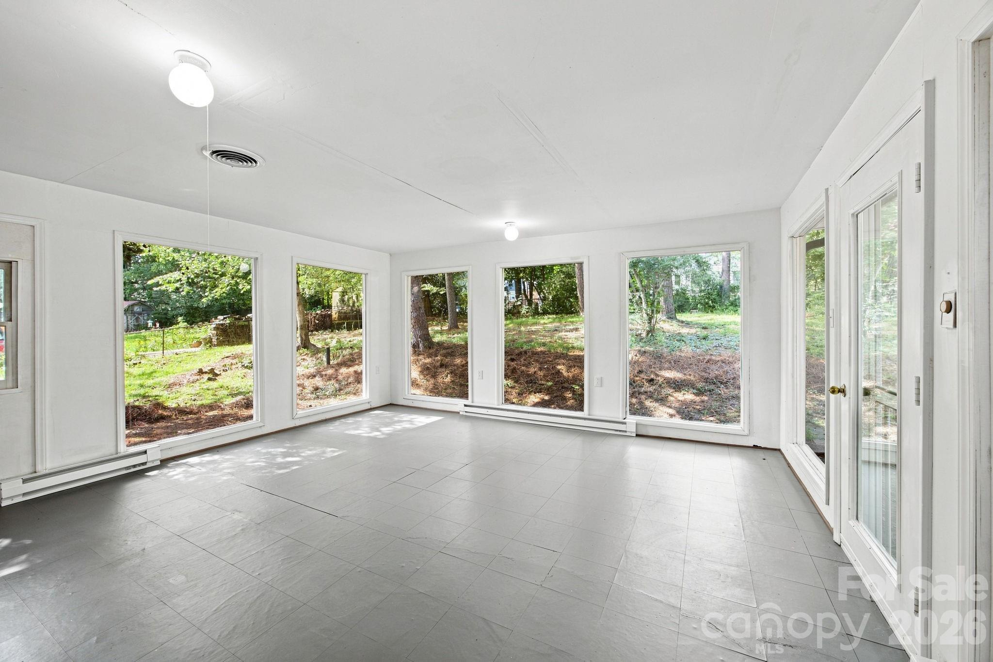 1045 S Magnolia Street — Mooresville