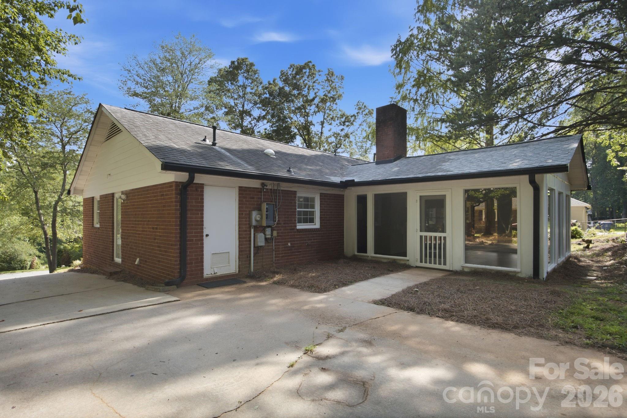 1045 S Magnolia Street — Mooresville